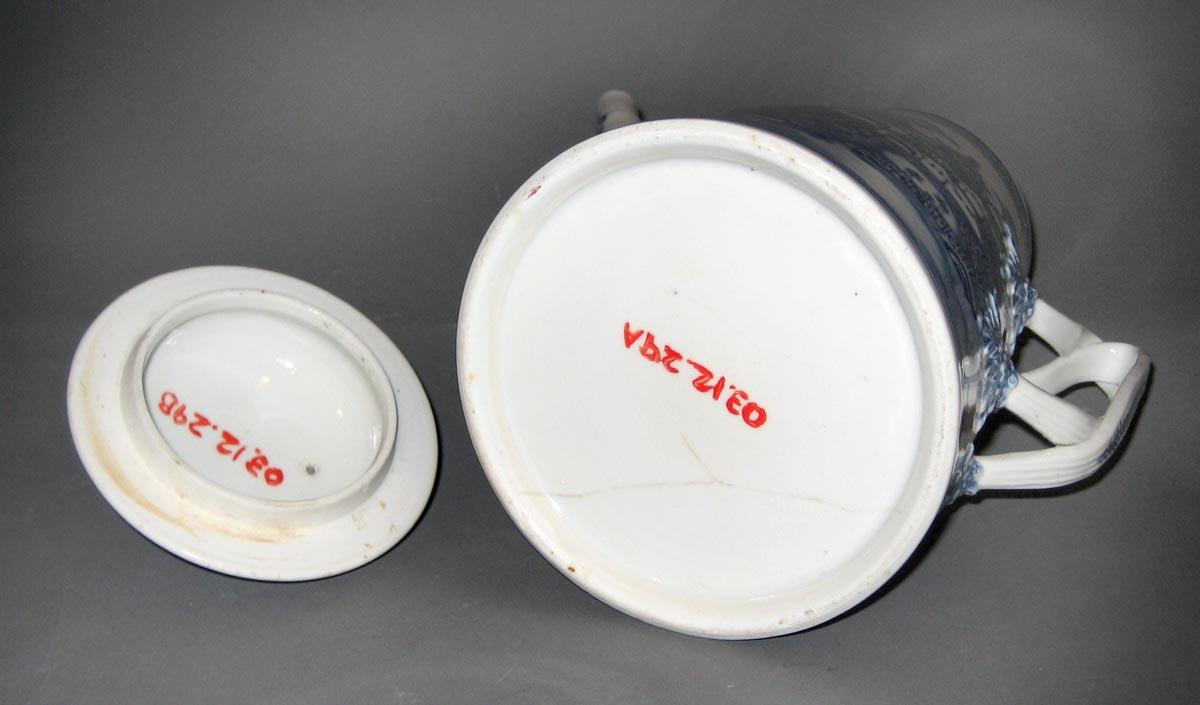 2003.0012.029 A, B Porcelain coffeepot, bottom