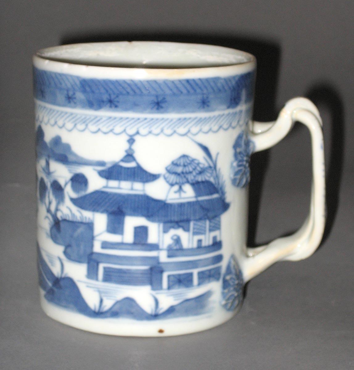 2003.0012.032 Porcelain mug