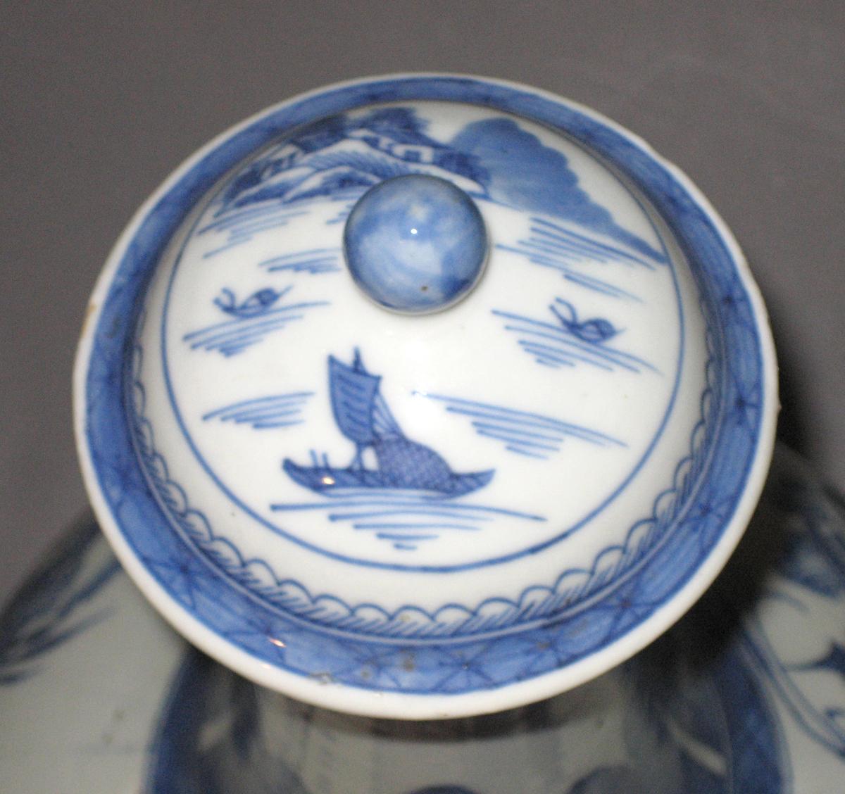 2003.0012.034 A, B Porcelain vase, top