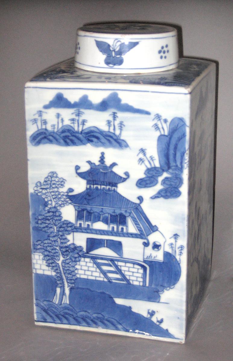 2003.0012.035 A, B Porcelain jar