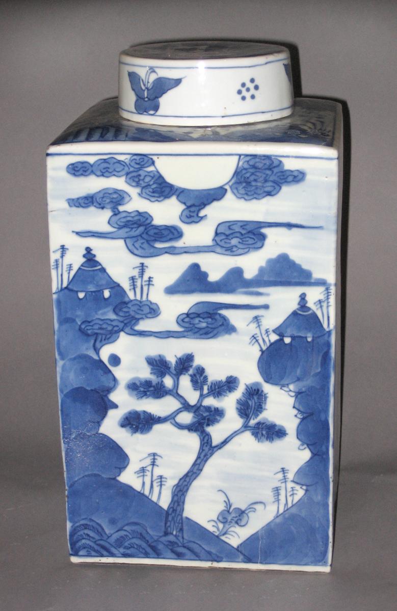 2003.0012.035 A, B Porcelain jar, side 4