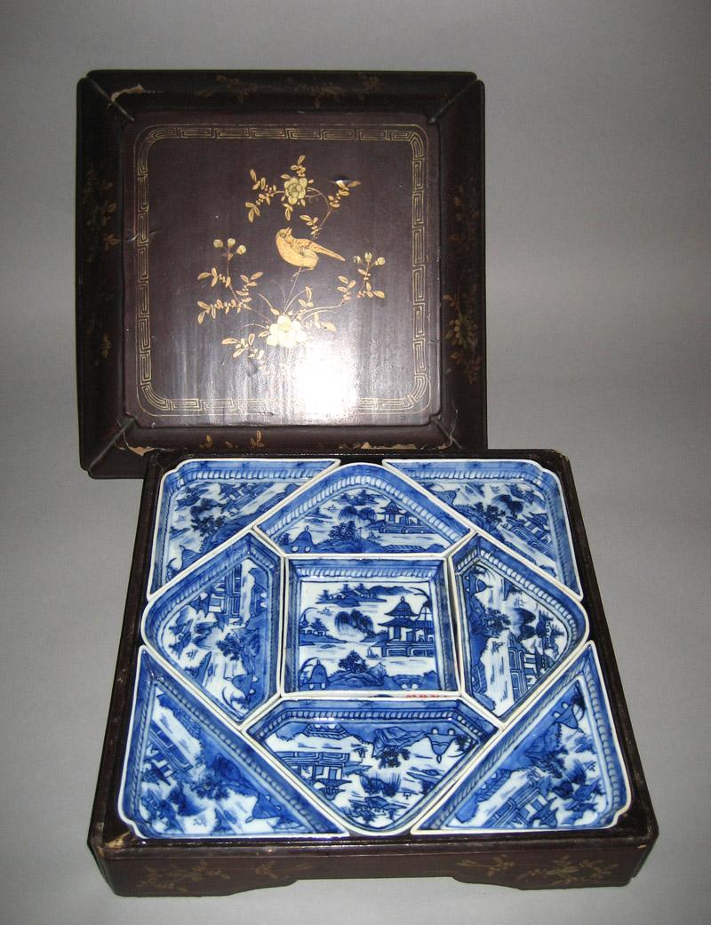 2003.0012.036 Box with dishes open
