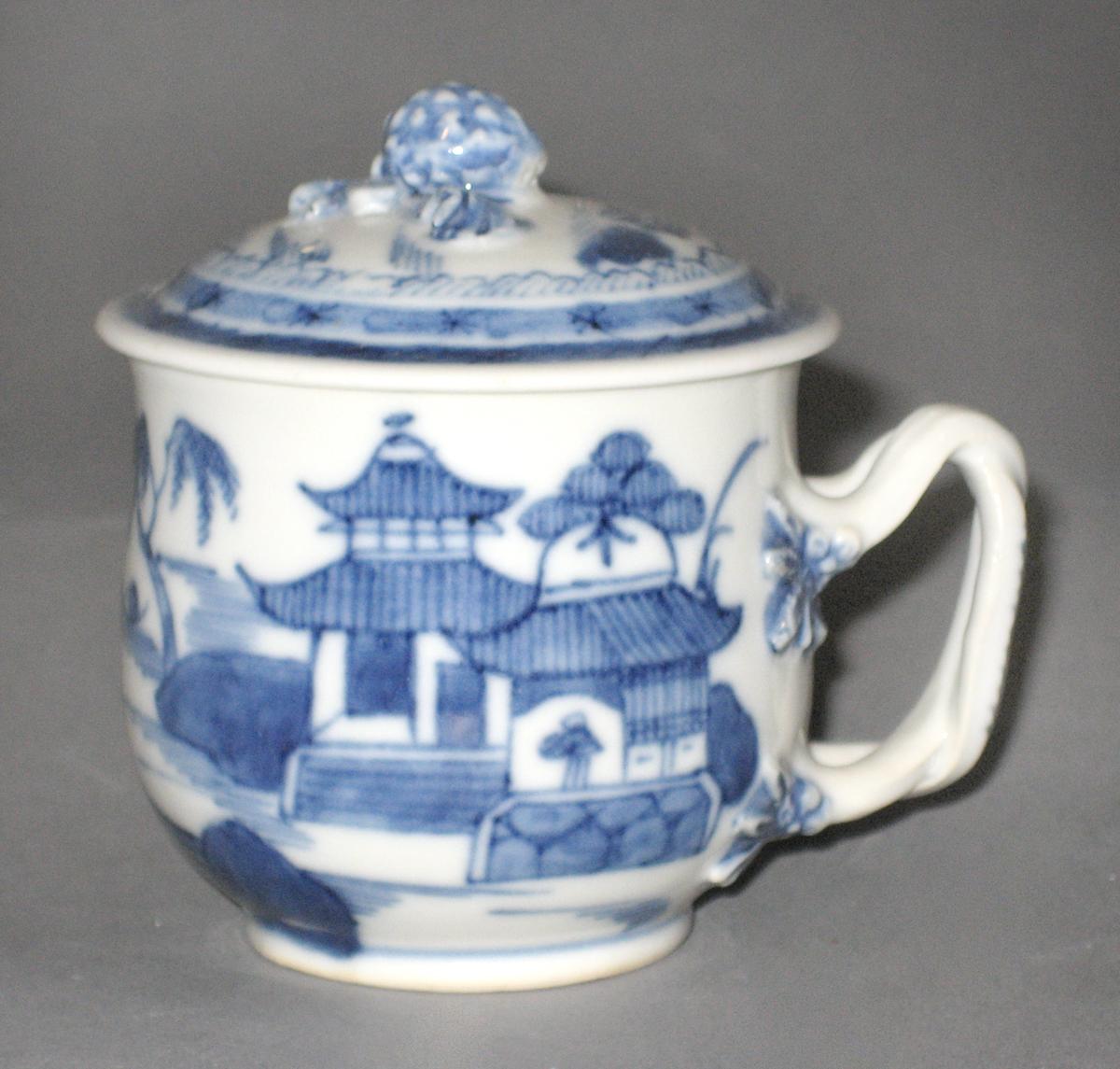 2003.0012.037.001 A, B Porcelain pot de creme