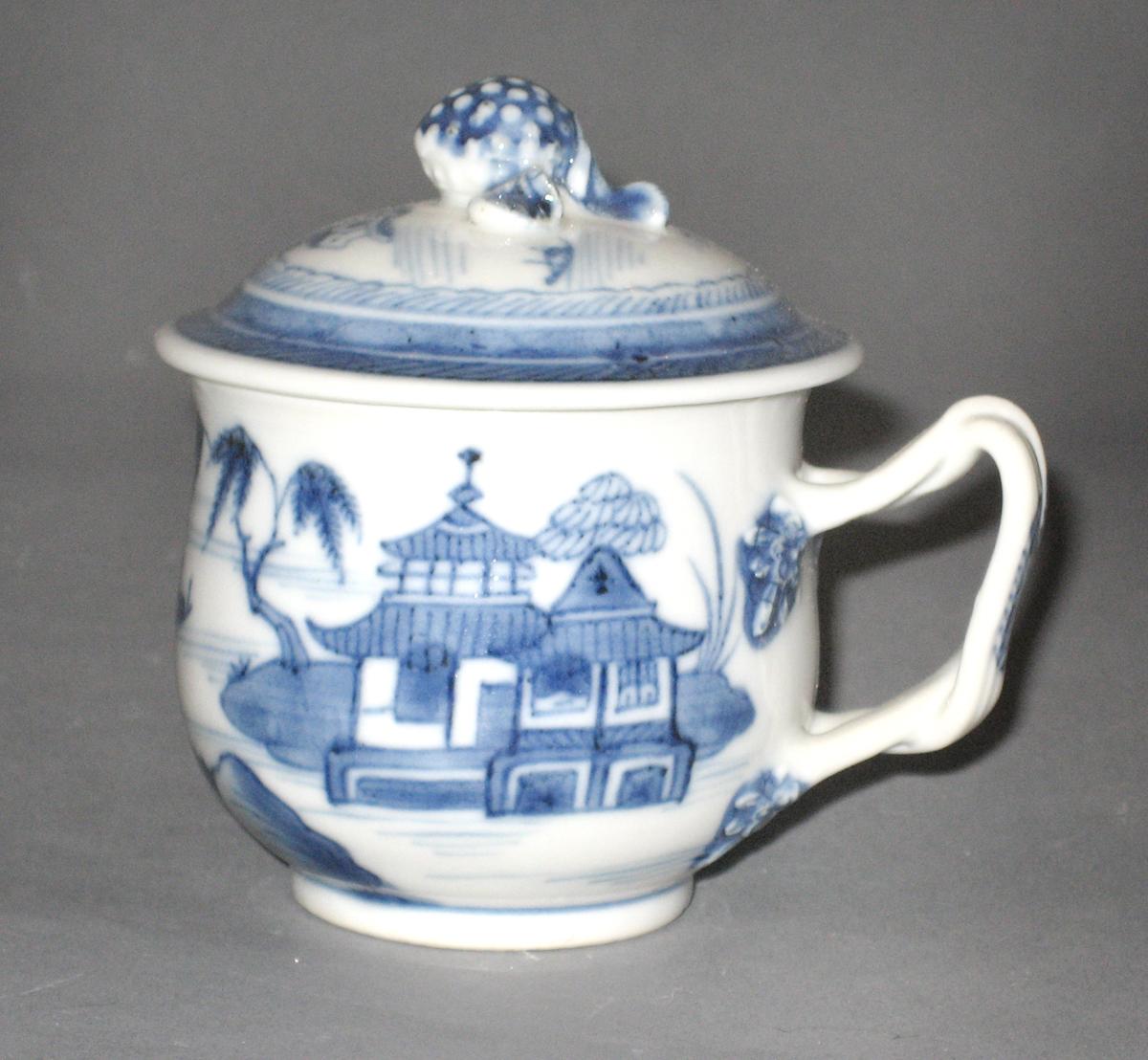 2003.0012.037.004 A, B Porcelain pot de creme