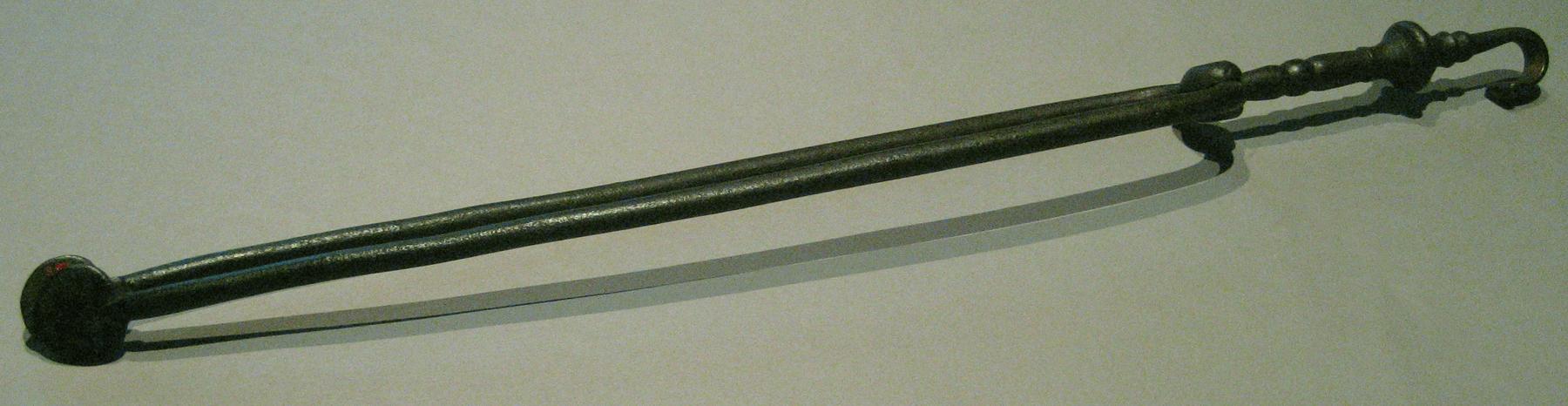 1958.0983 Fireplace tongs