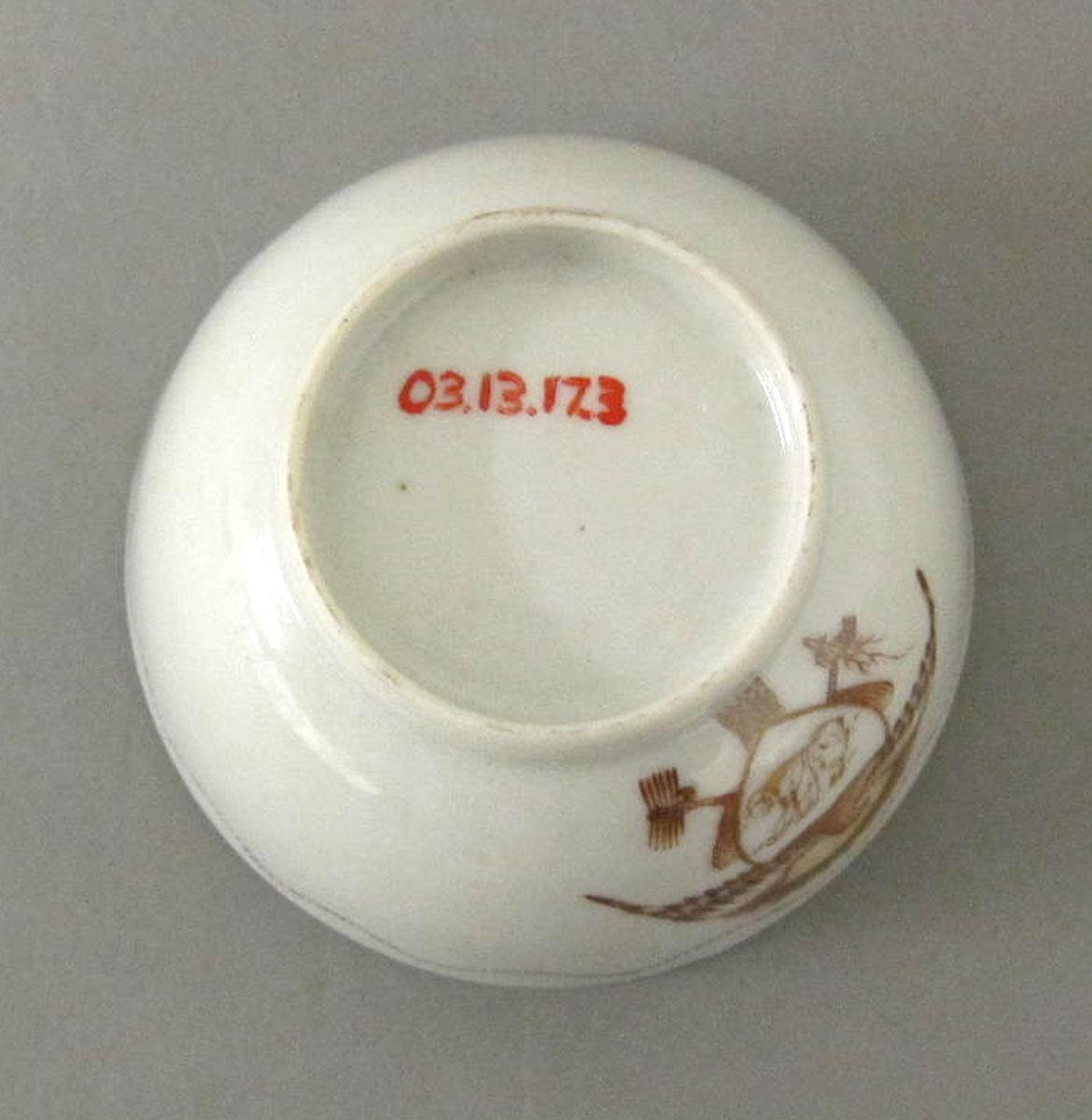 2003.0013.017.003 Porcelain teabowl underside
