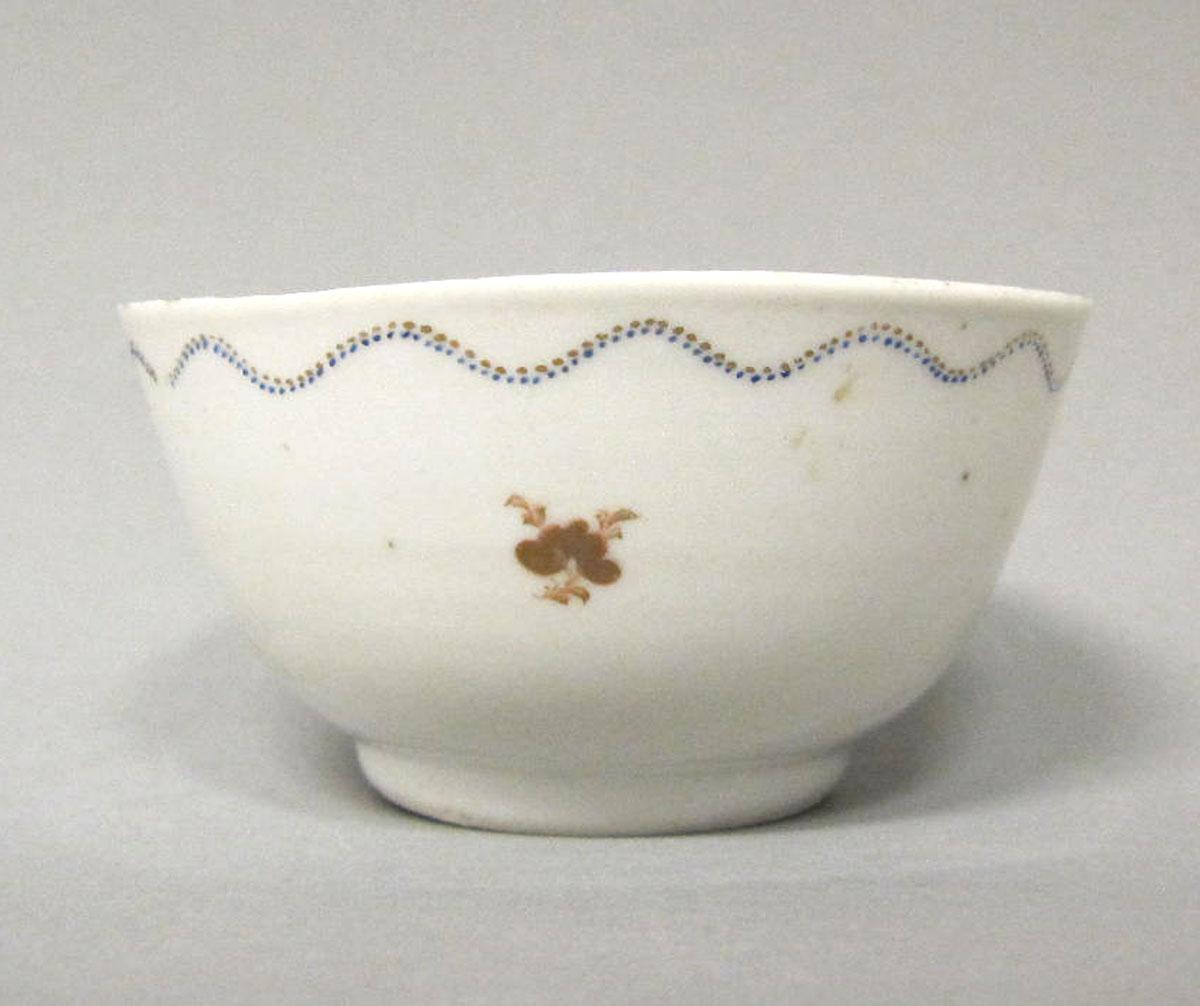2003.0013.017.004 Porcelain teabowl face two