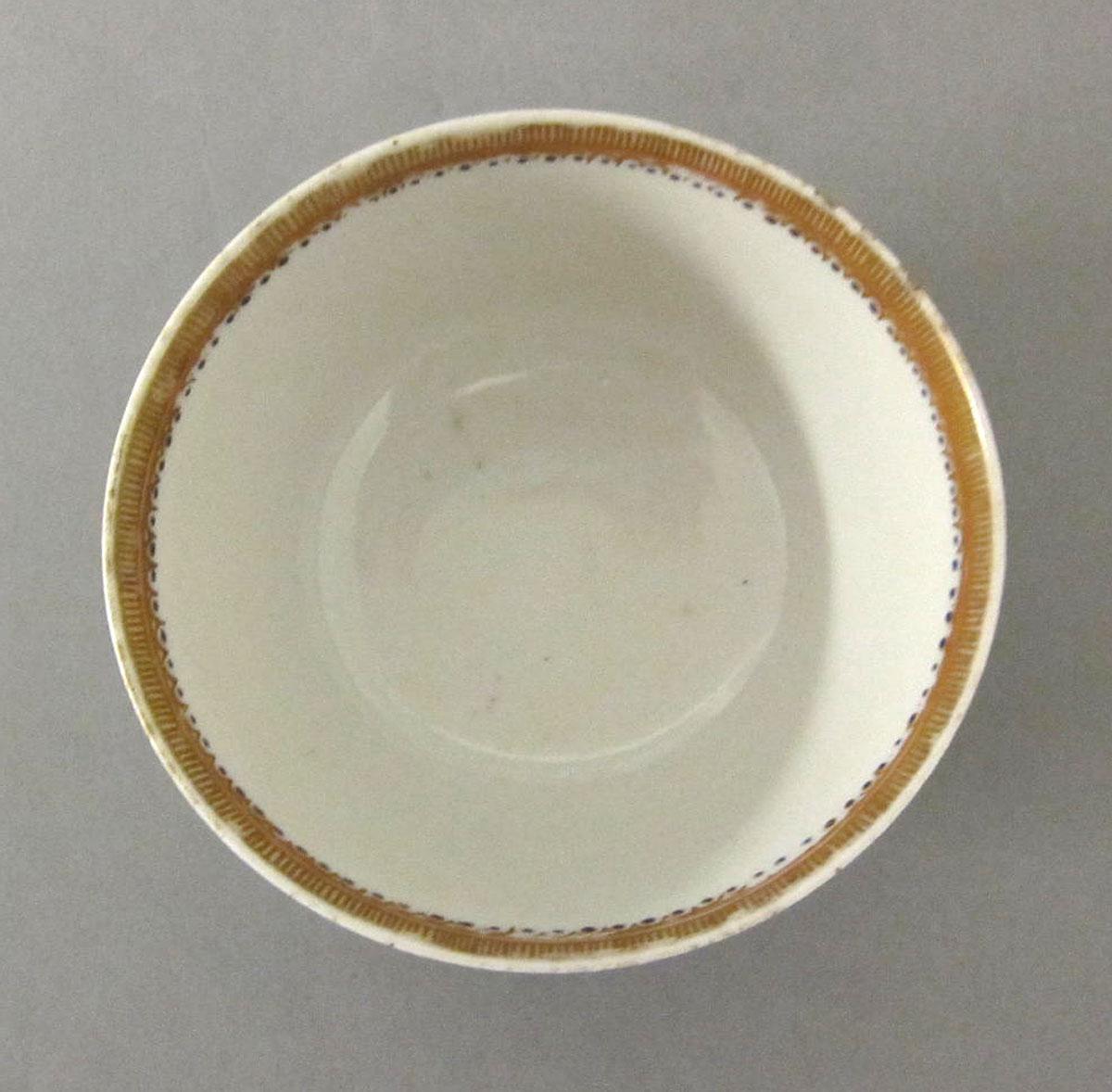 2003.0013.017.004 Porcelain teabowl top