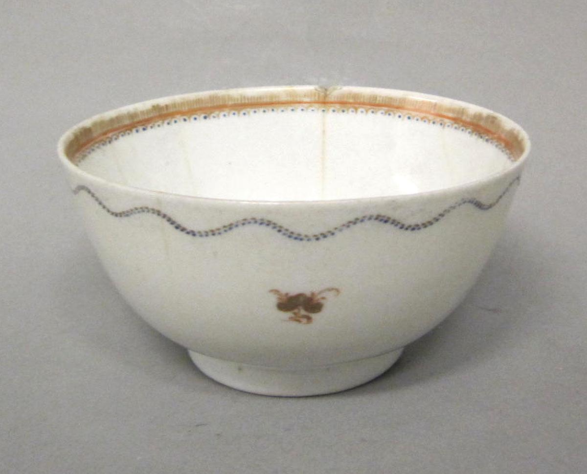 2003.0013.017.007 Porcelain teabowl face two