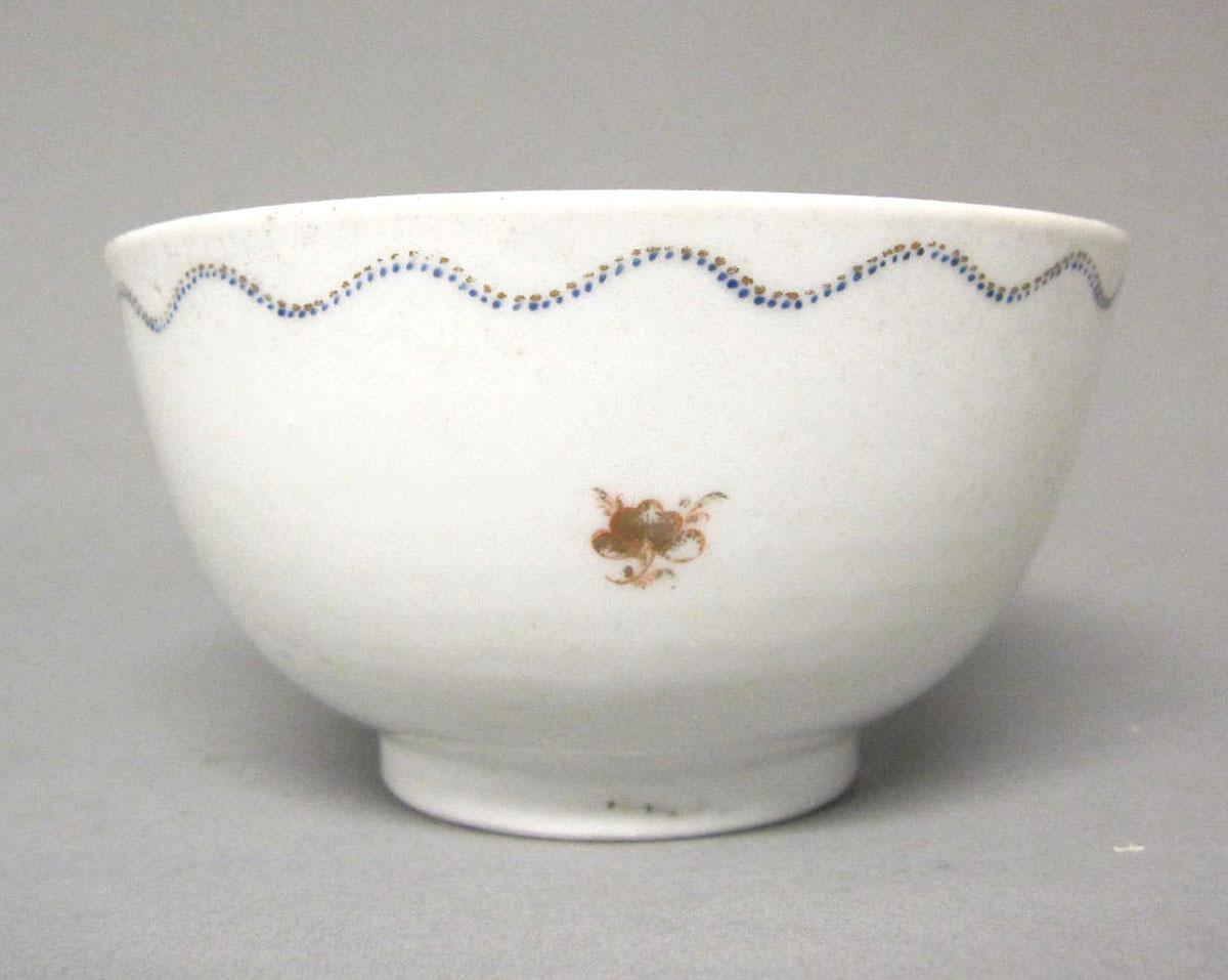 2003.0013.017.008 Porcelain teabowl face two