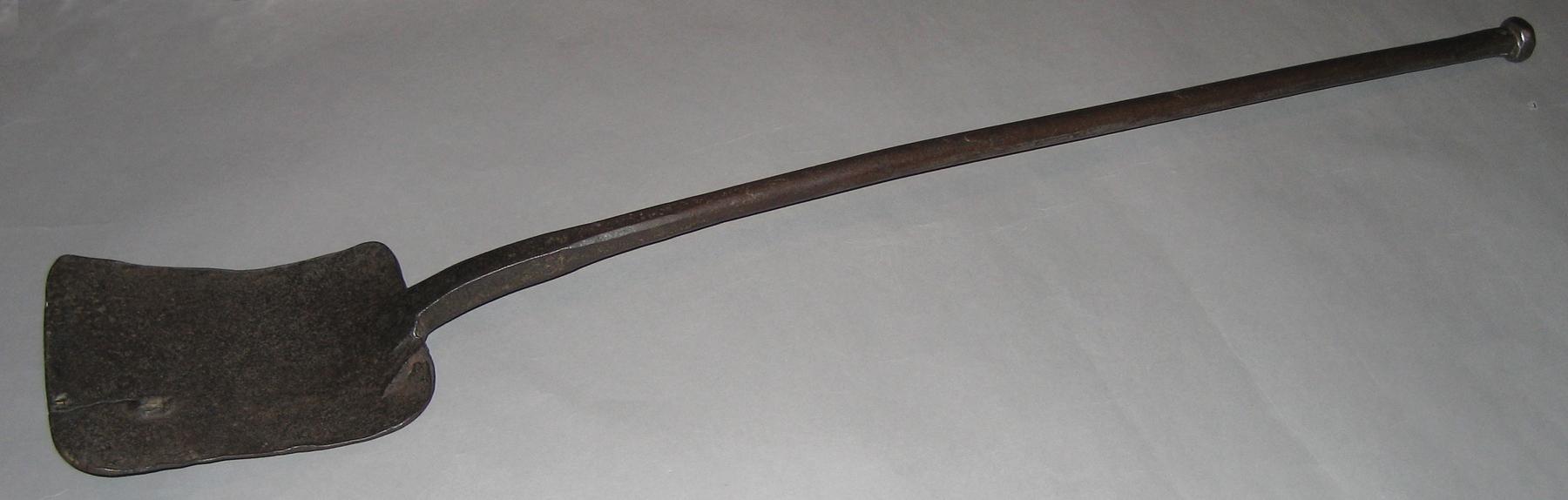 1958.0985 Fireplace shovel