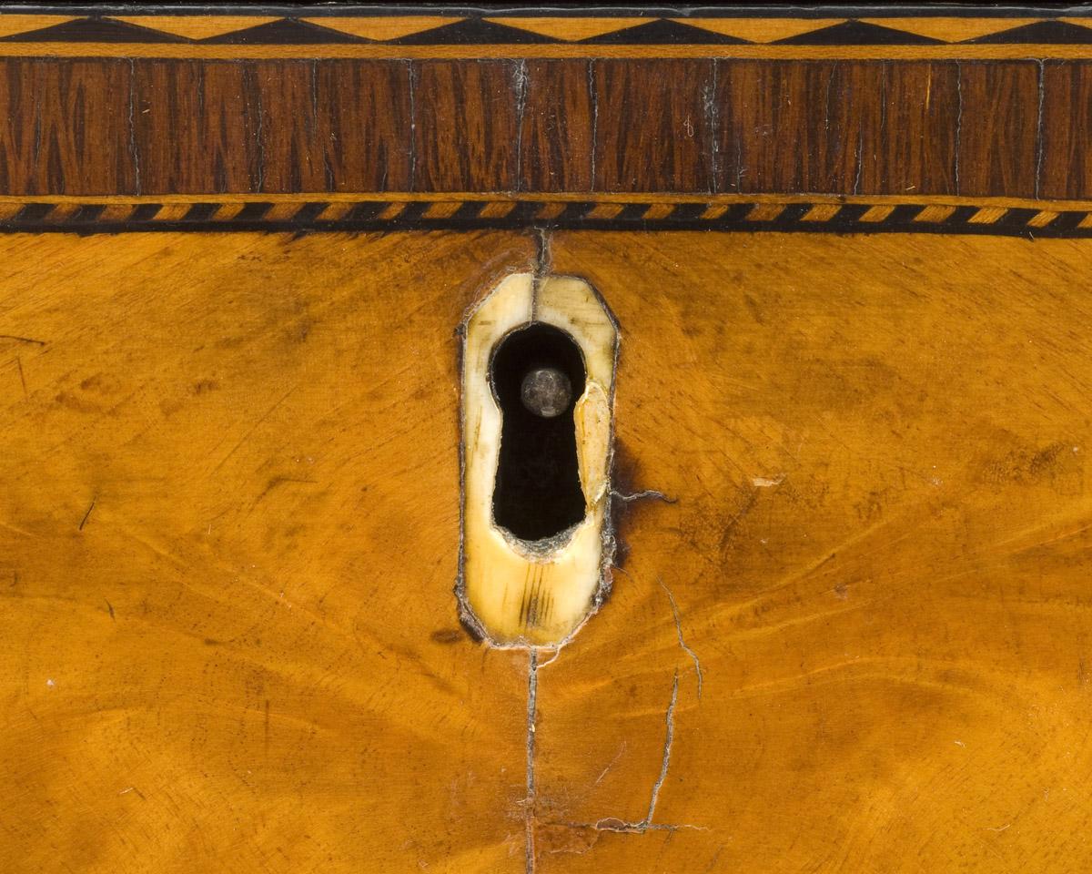 2003.0013.024 Dressing table (detail 4)