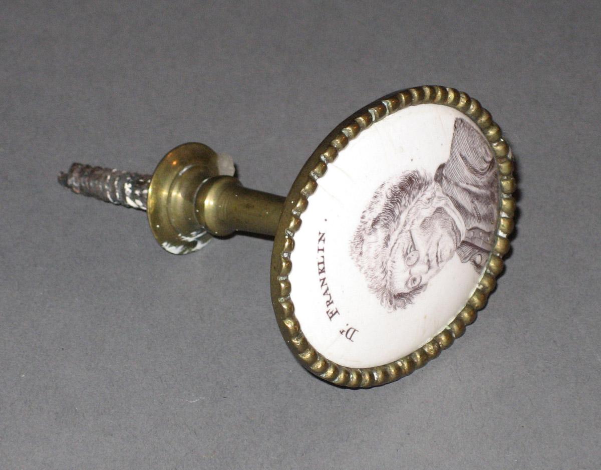 2003.0013.027.002 Cloak pin
