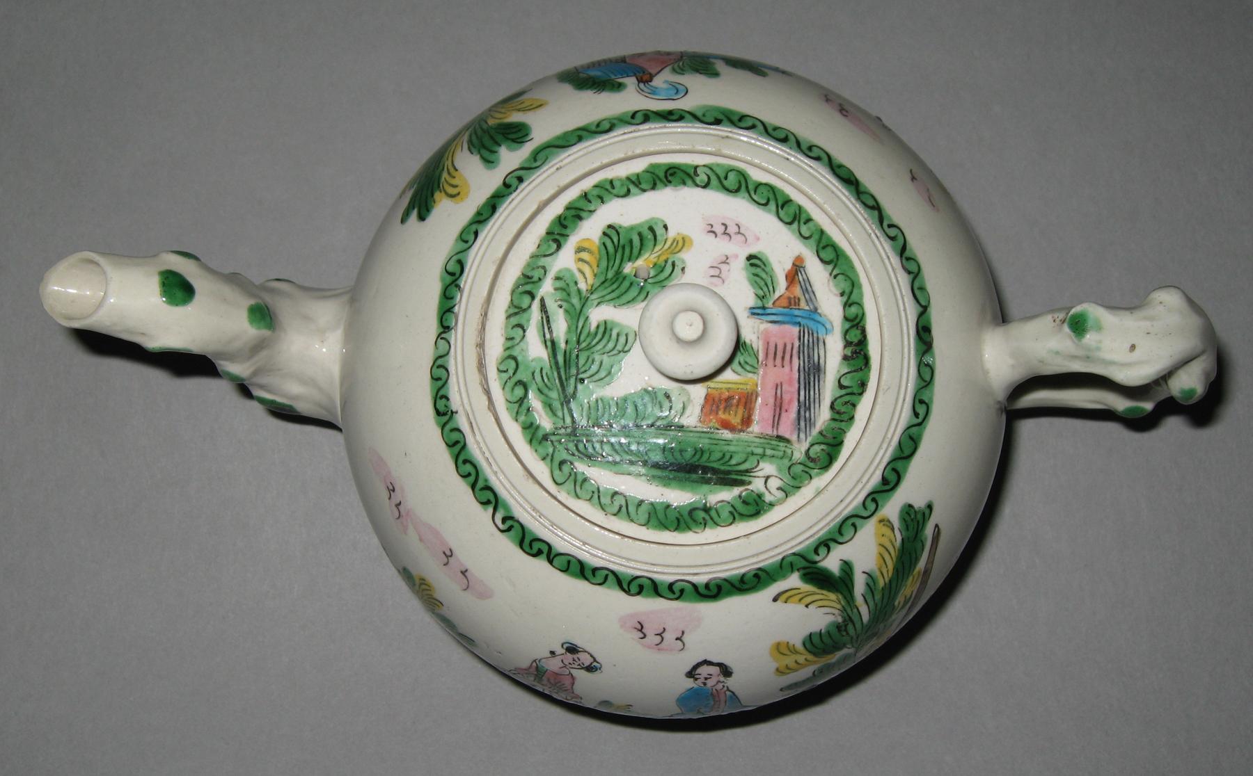 2003.0013.058 A, B Teapot (top view)