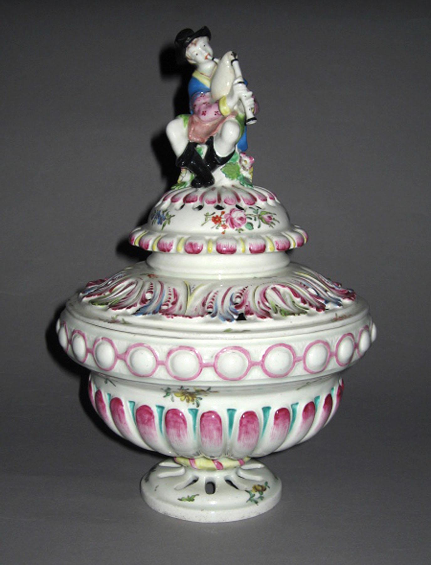 2003.0013.069 A, B Bow porcelain potpourri pot