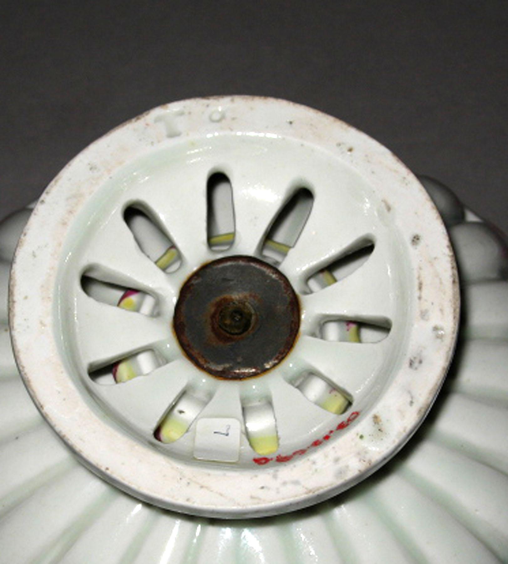 2003.0013.069 A, B Bow porcelain potpourri pot (mark)