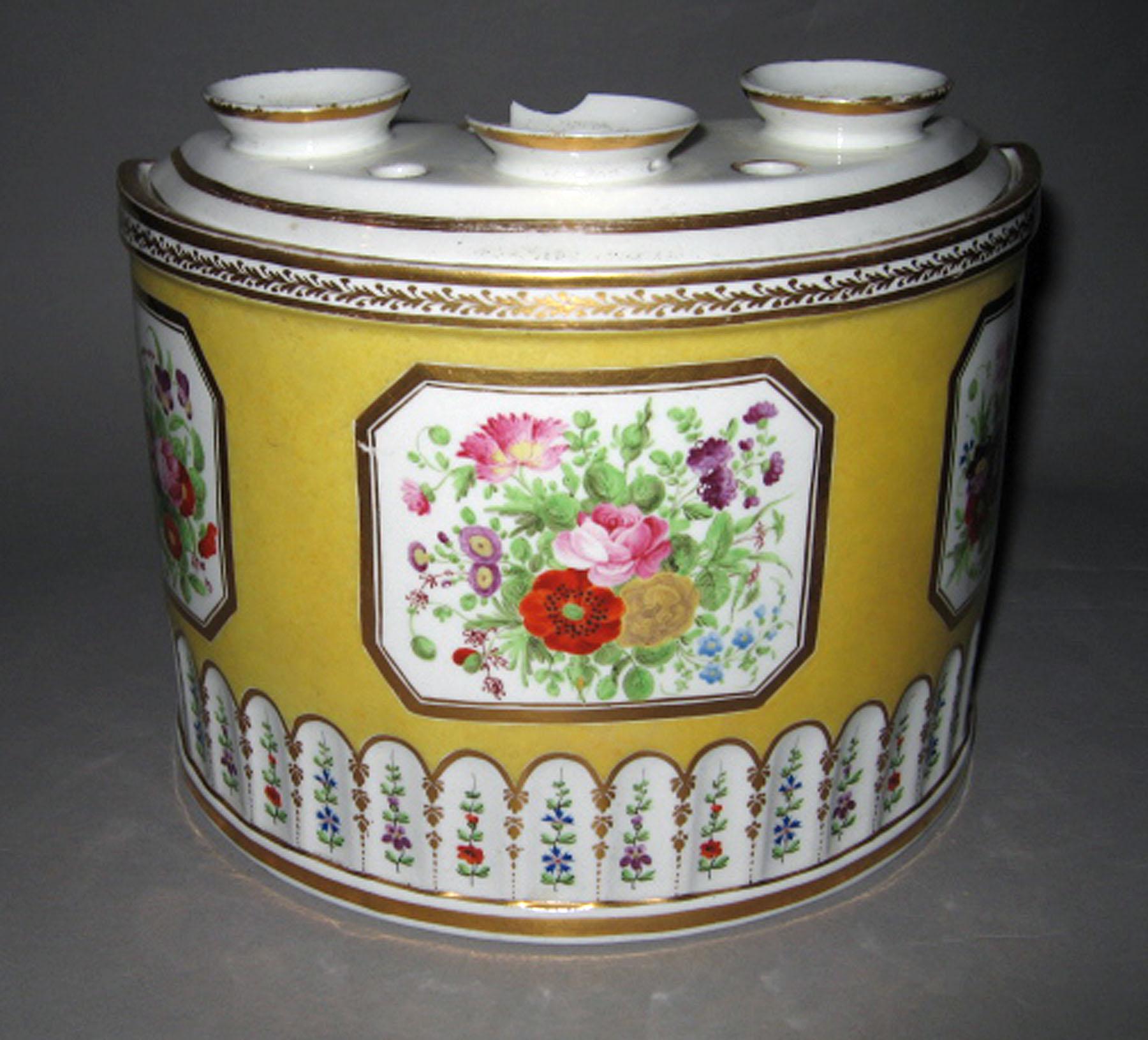 2003.0013.078.002 Pinxton porcelain bough pot