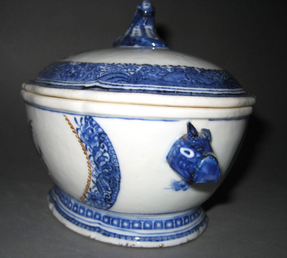 2003.0013.079 A, B Porcelain Tureen or Sauce Tureen side view