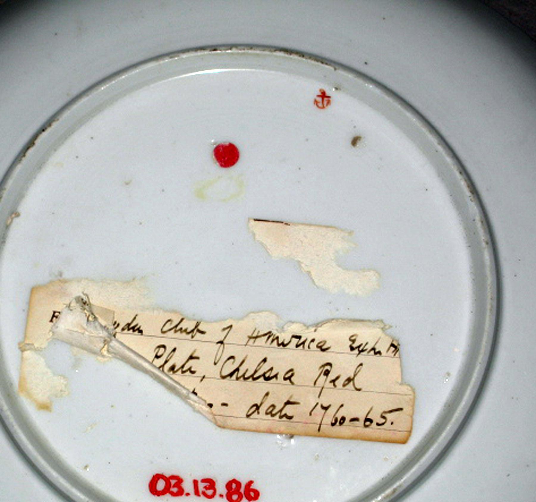 2003.0013.086 Chelsea porcelain botanical plate (mark)