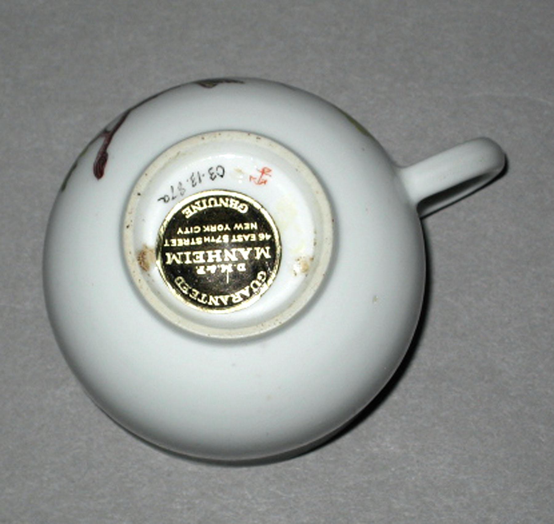 2003.0013.087 A Chelsea porcelain teacup (underside)