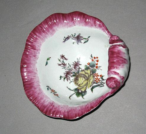 2003.0013.089 Porcelain shell-shaped sweetmeat dish