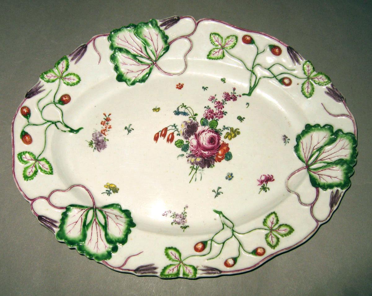 2003.0013.103 Porcelain dish