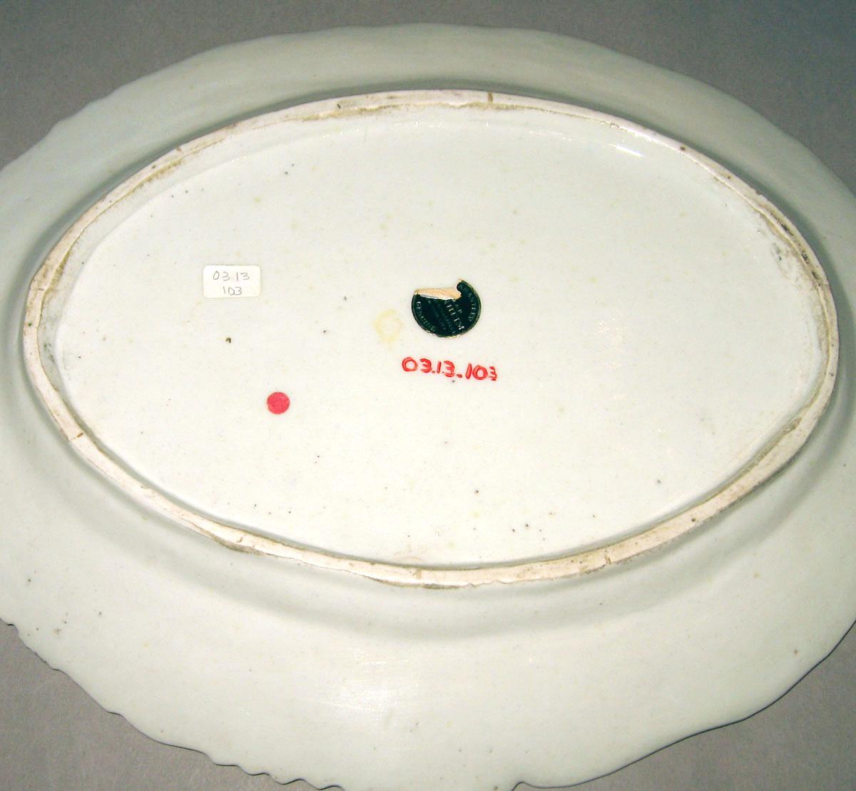 2003.0013.103 Porcelain dish (underside)