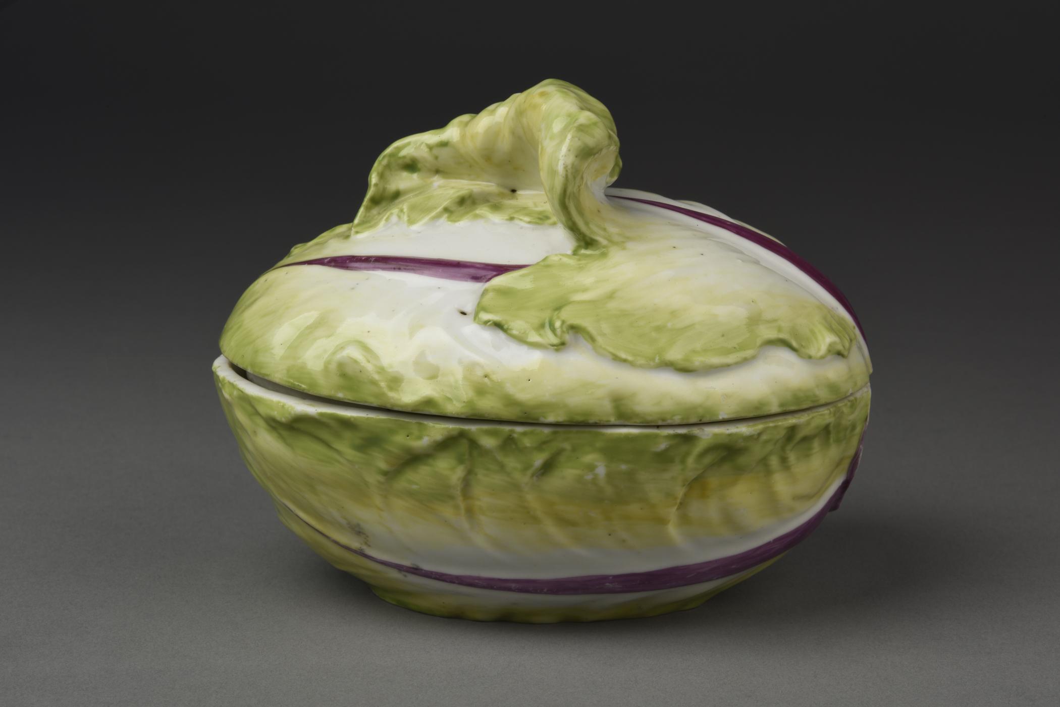 2003.0013.109 A Tureen, B Lid, view 1