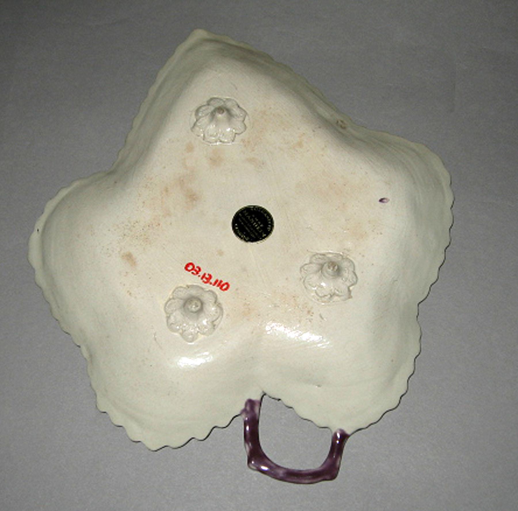 2003.0013.110 Dish (underside)