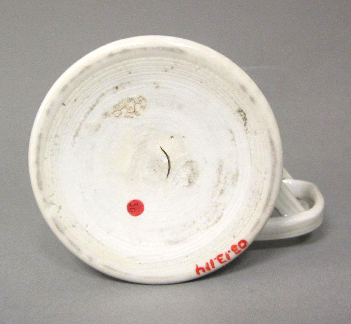 2003.0013.114 Porcelain mug underside