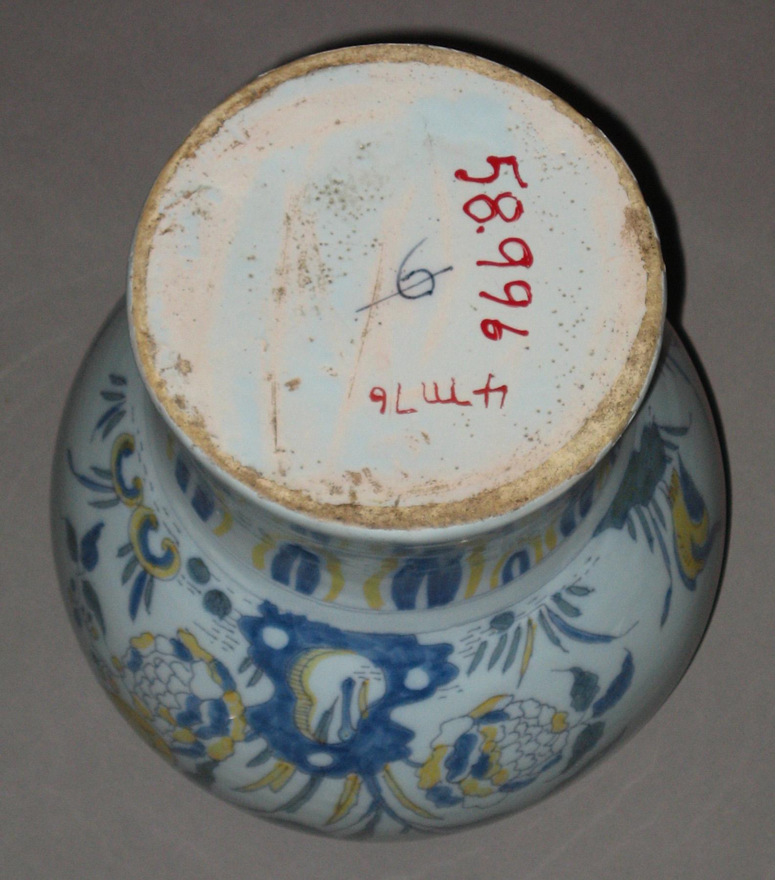 1958.0996 Dutch delft jar (mark)