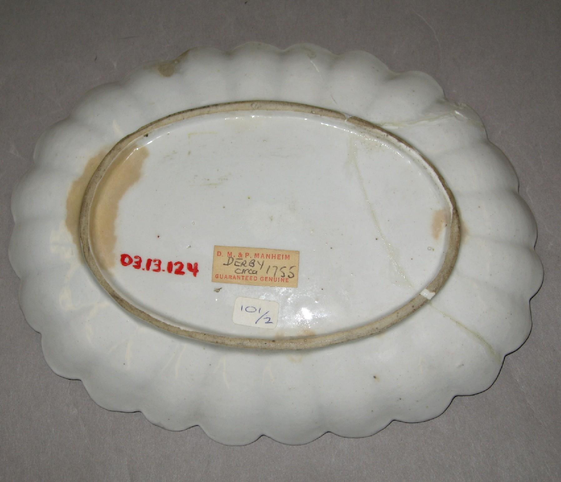 2003.0013.124 Derby soft-paste porcelain dish (underside)
