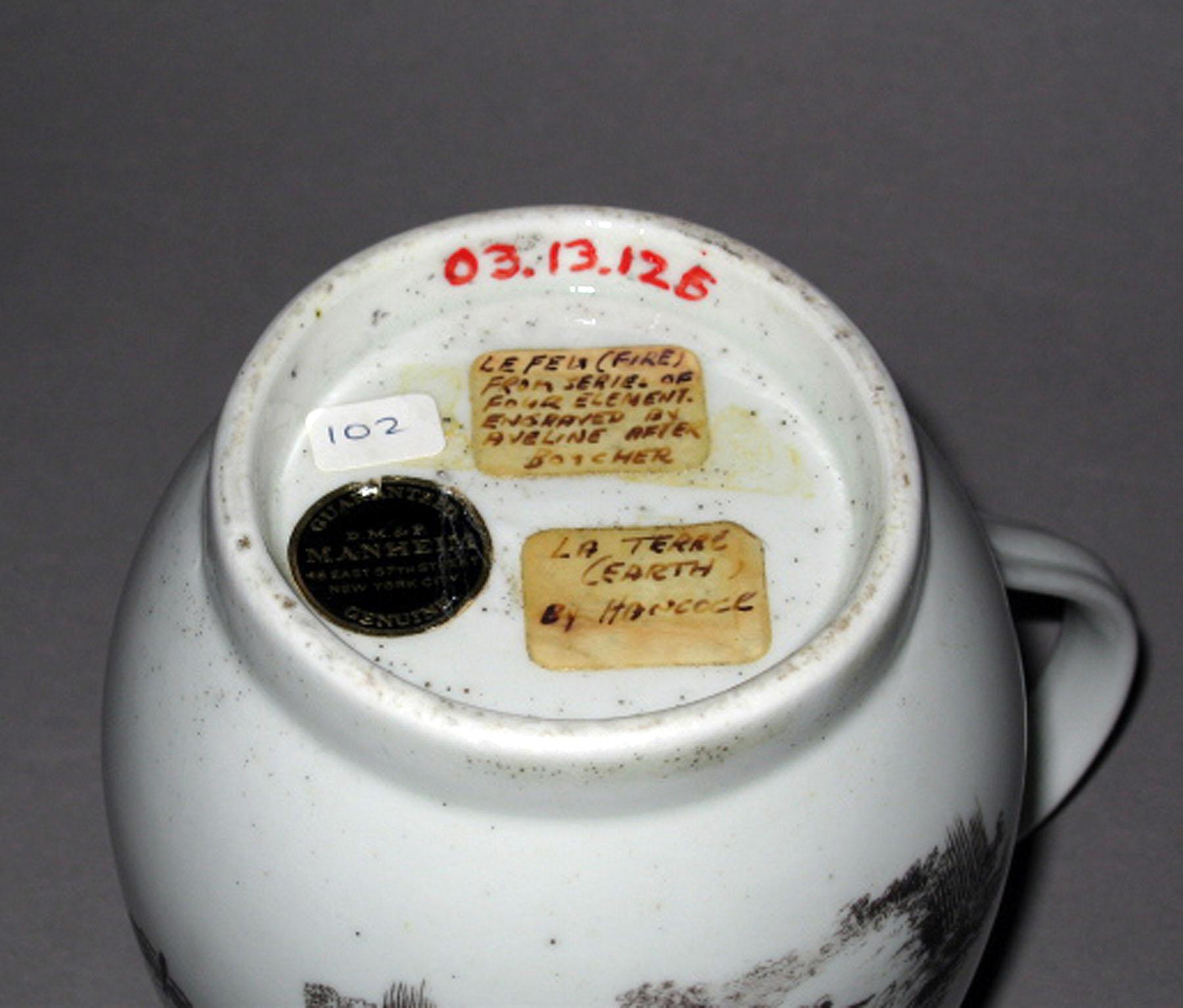 2003.0013.126 Worcester porcelain mug (underside)