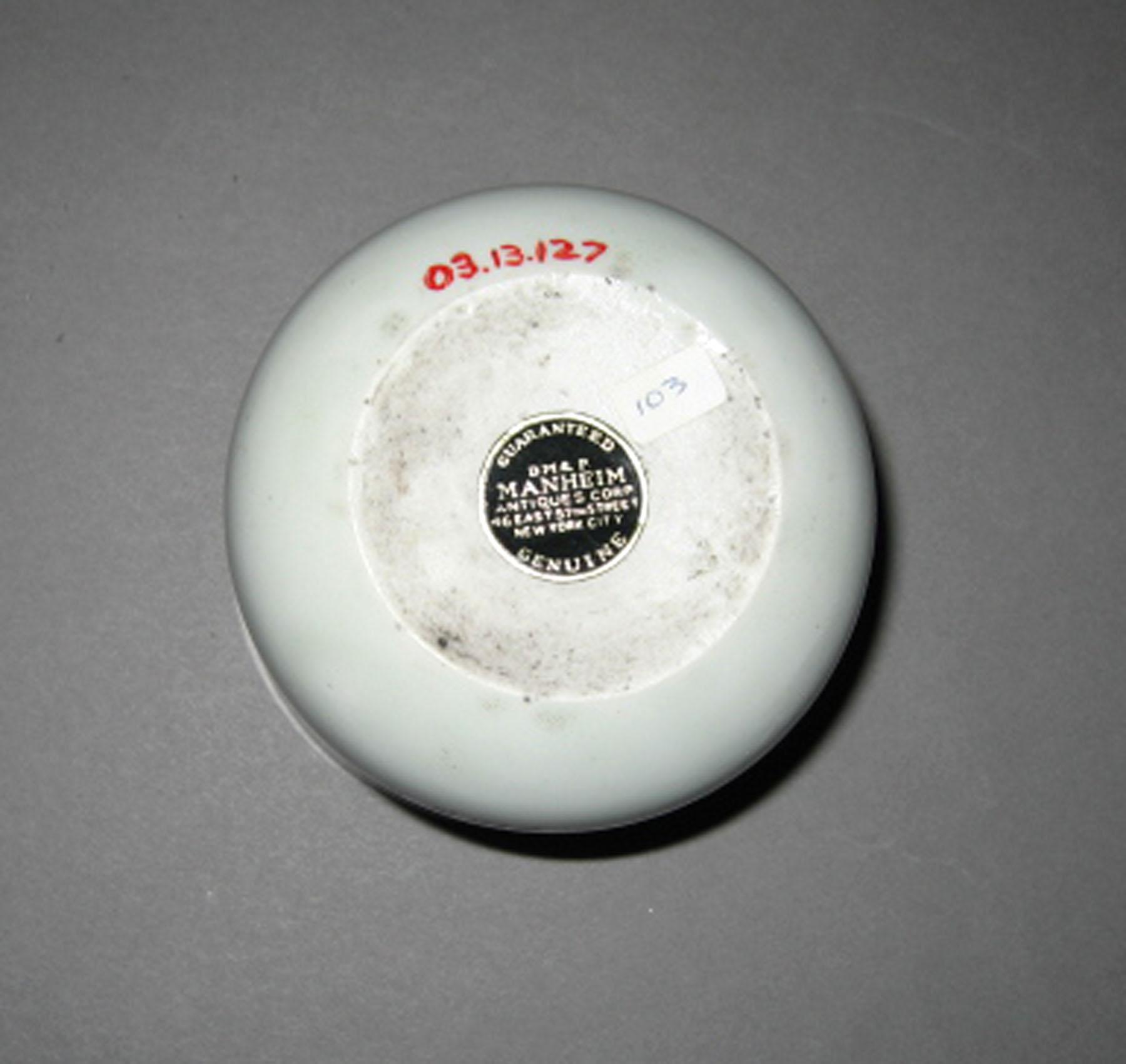 2003.0013.127 Worcester porcelain finger bowl (underside)