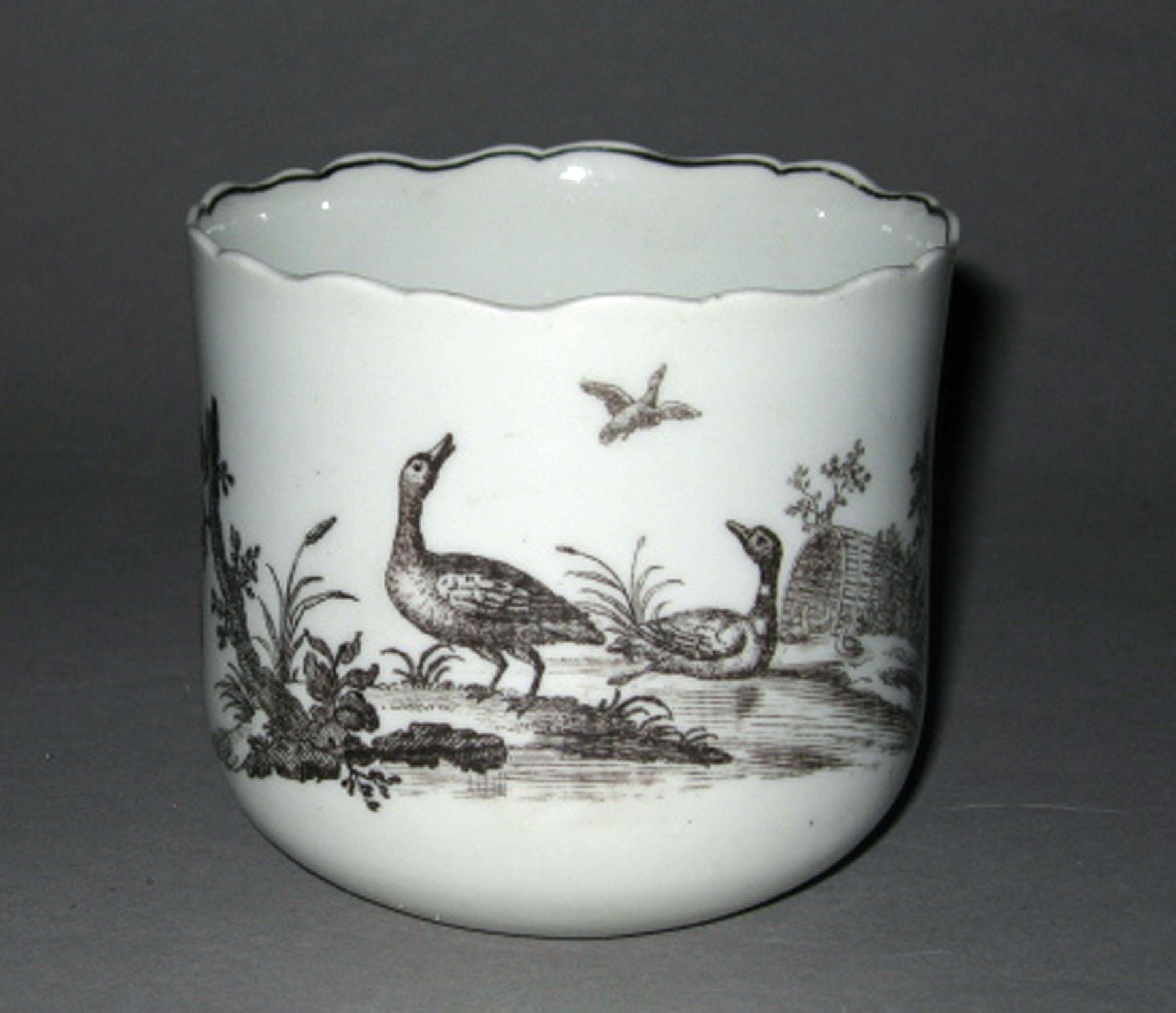 2003.0013.127 Worcester porcelain finger bowl (side 2)