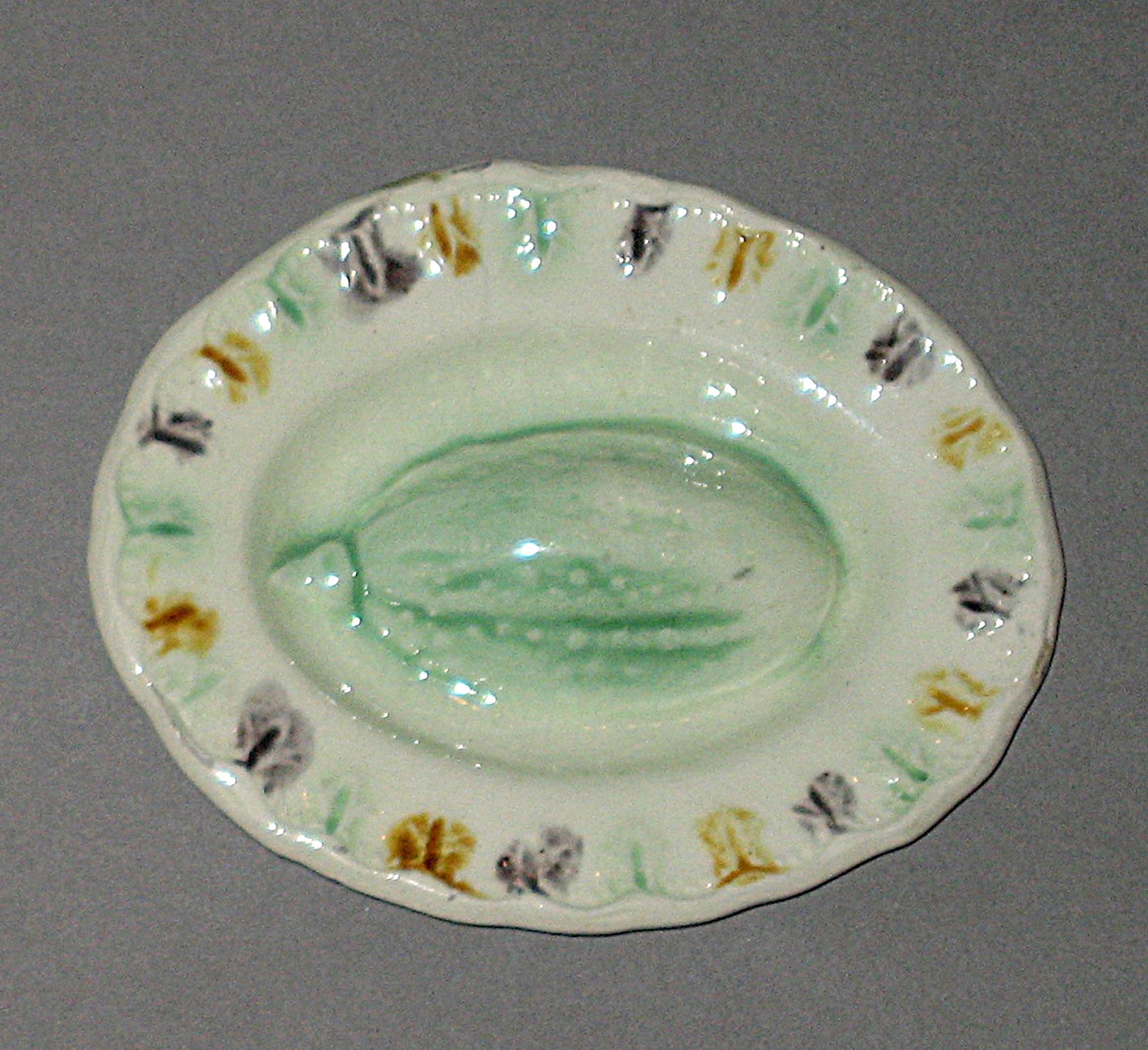 2003.0013.135.002 Miniature melon dish