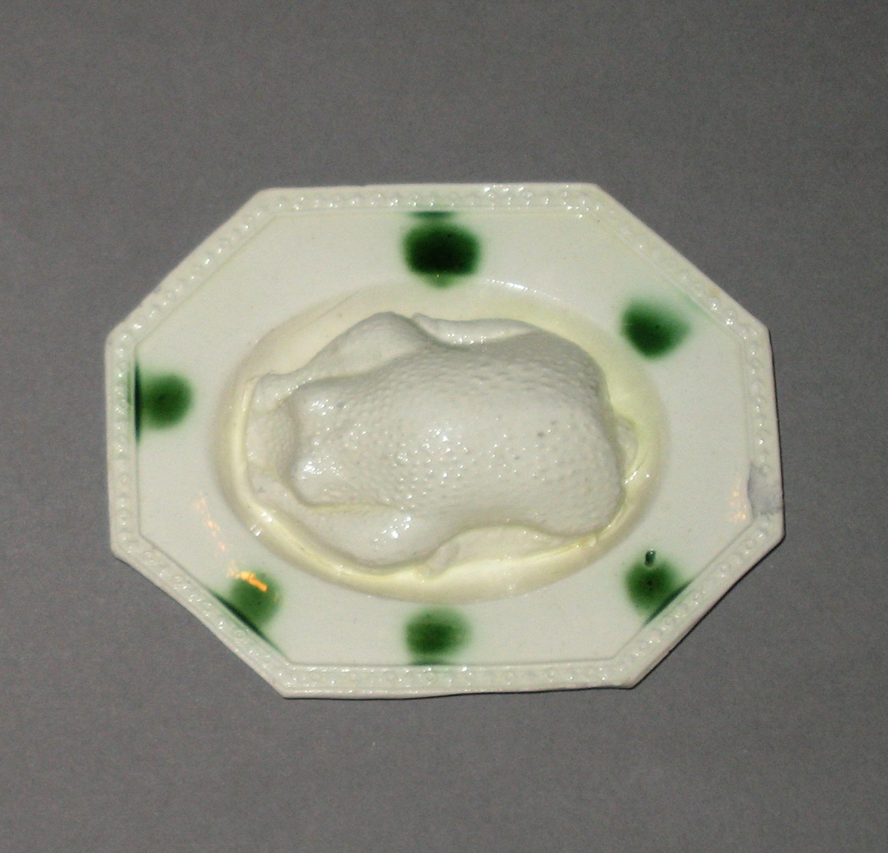 2003.0013.135.014 Miniature fowl dish