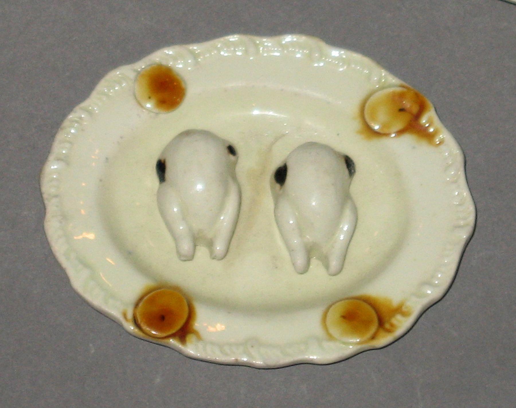 2003.0013.135.015 Miniature quail dish