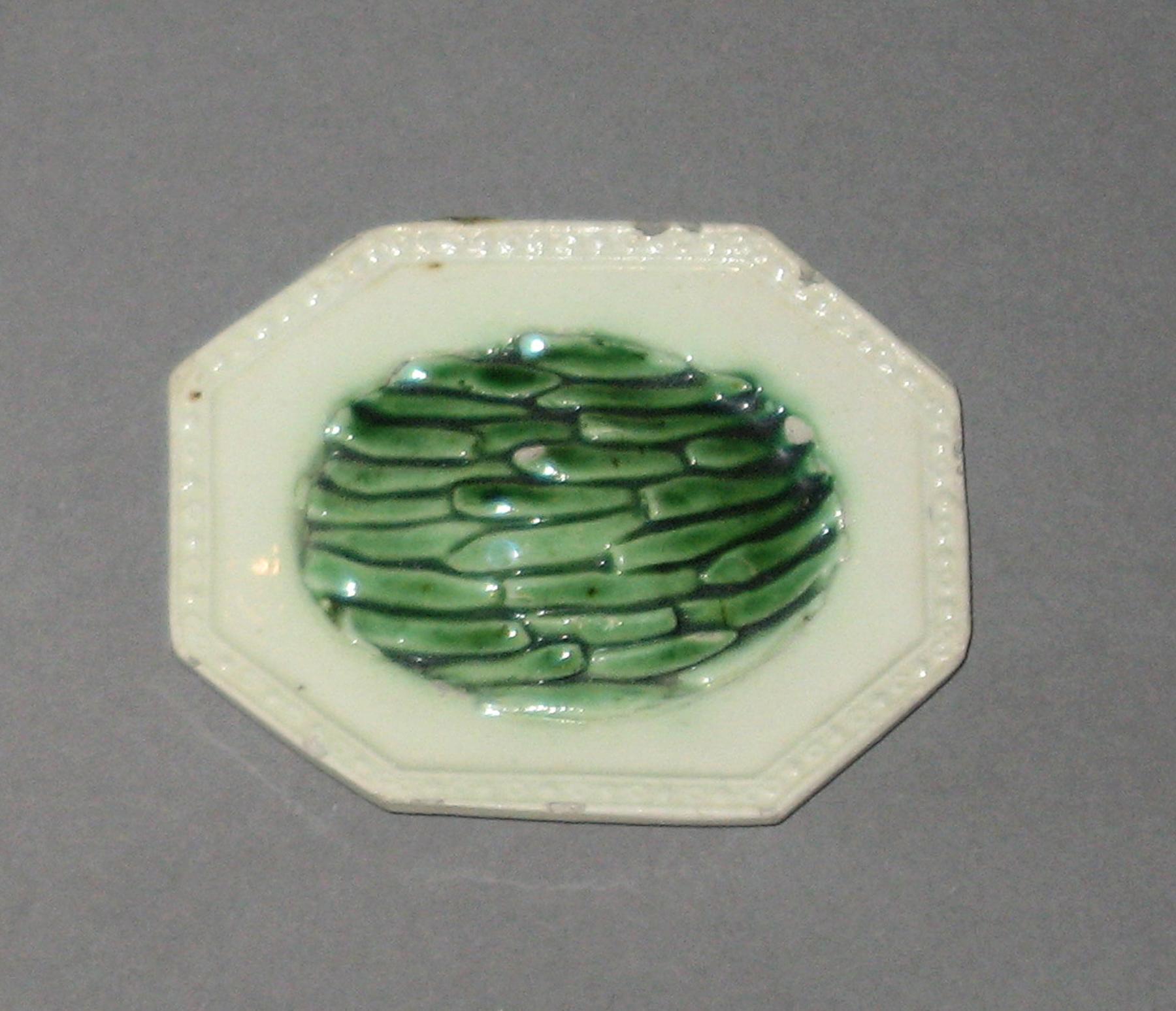 2003.0013.135.018 Miniature beans dish