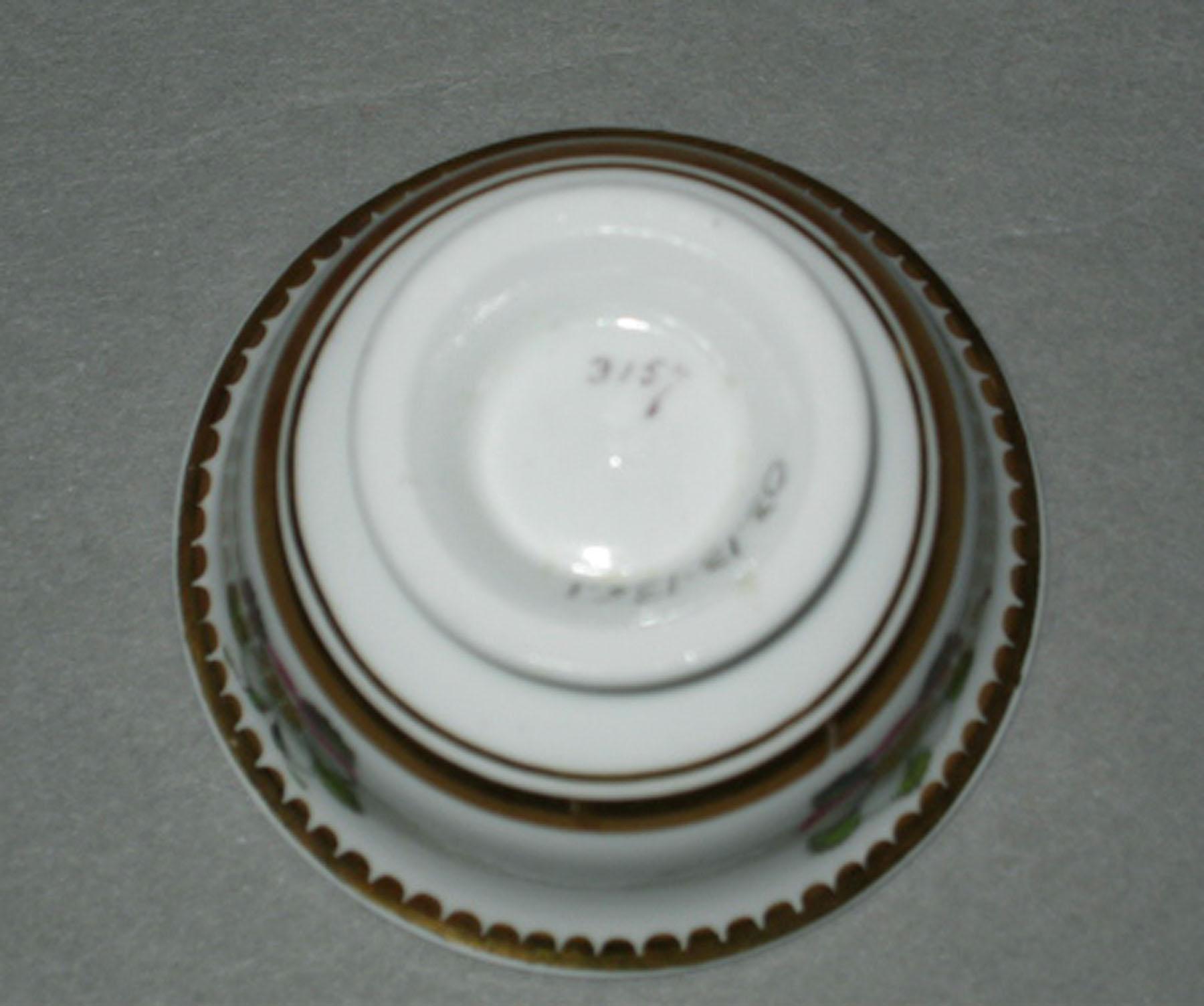 2003.0013.136.001 Spode miniature bowl (underside)