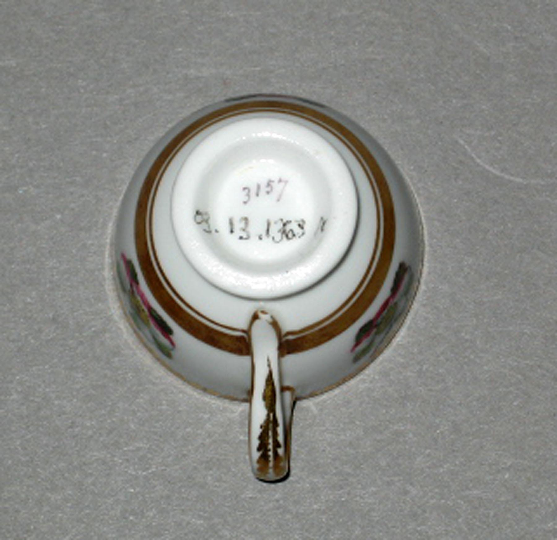 2003.0013.136.003 A Spode miniature teacup (underside)