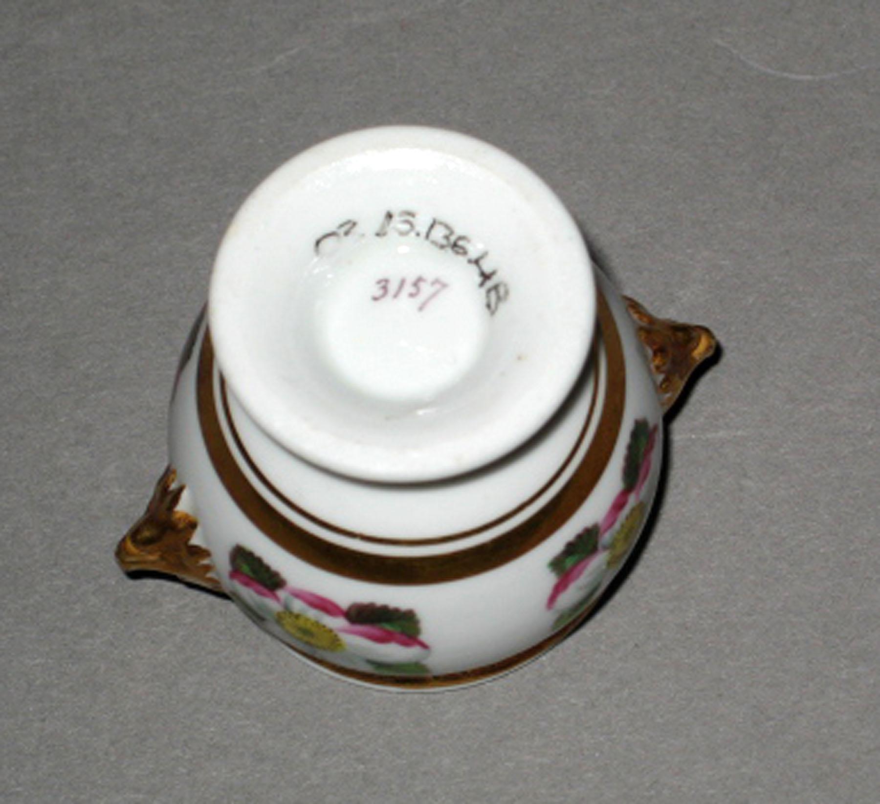 2003.0013.136.004 A, B Spode miniature sugar bowl (underside)