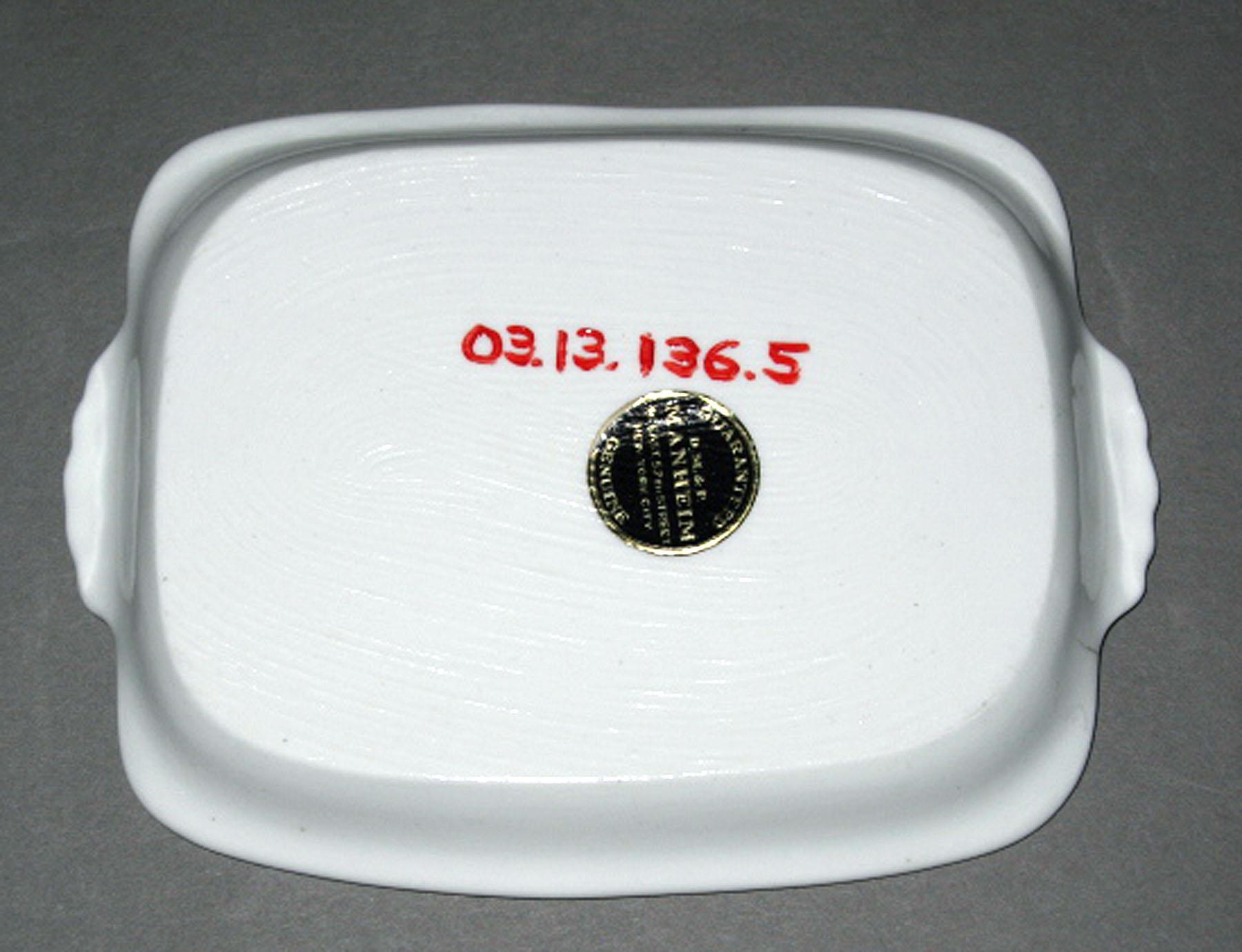 2003.0013.136.005 Spode miniature tray (underside)