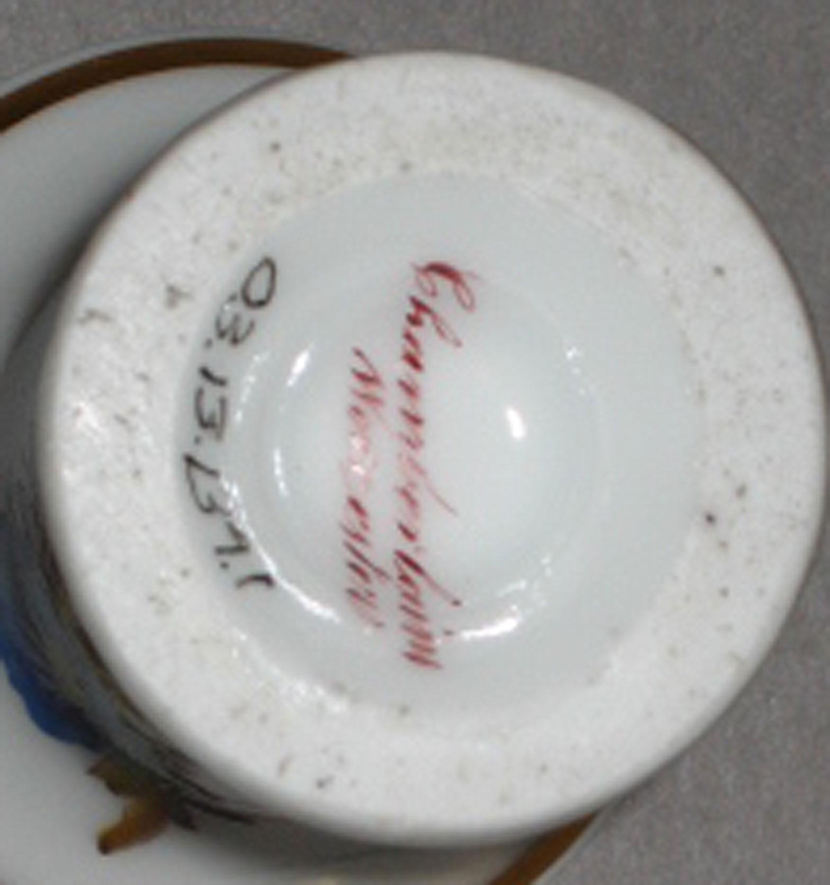 2003.0013.139.001 Miniature vase (mark)