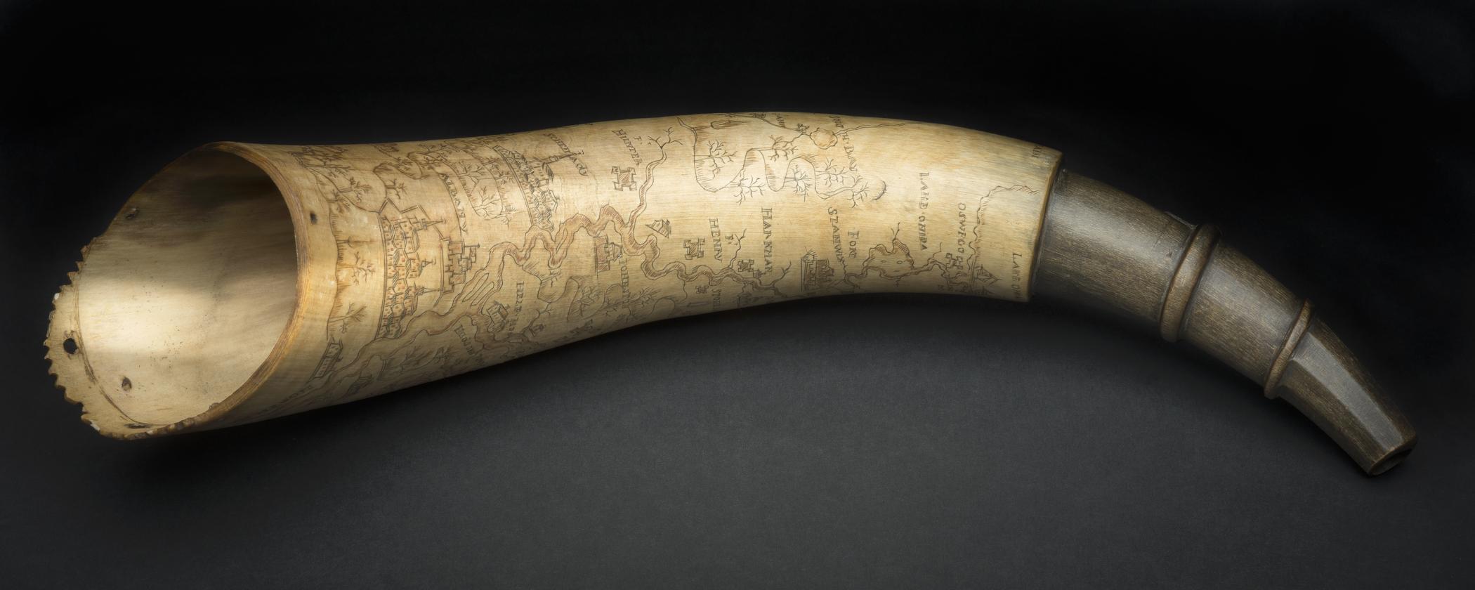 1958.1000 Powder horn, overall 3
