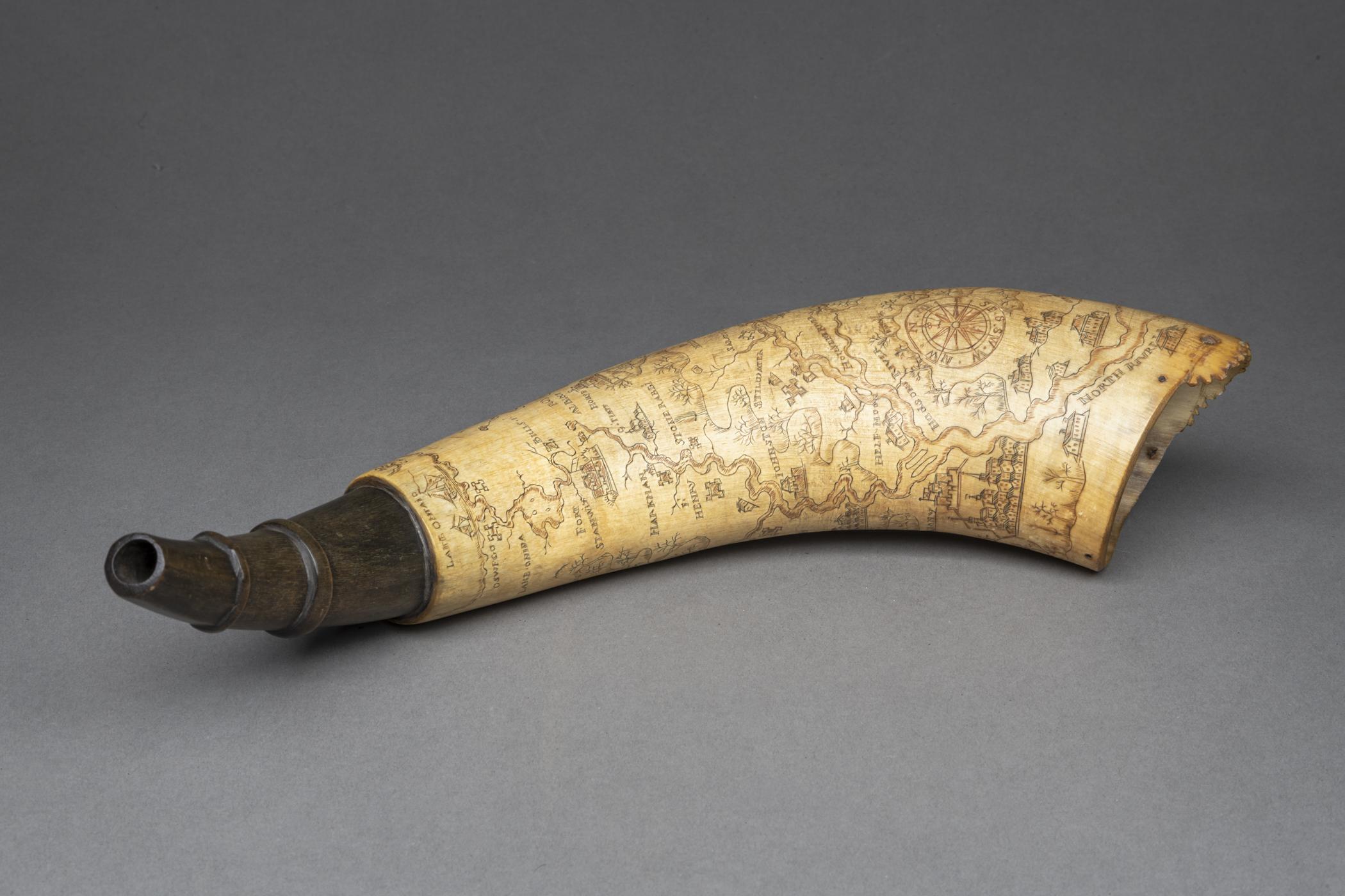 1958.1000 Powder horn, view 3