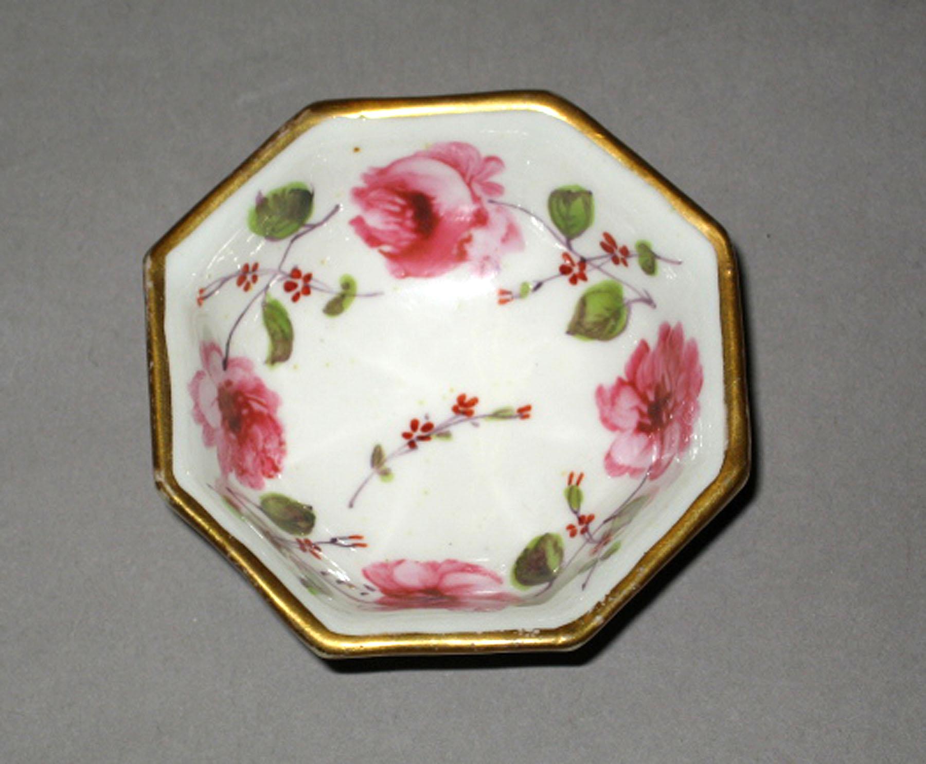 2003.0013.146 Bone-china dish