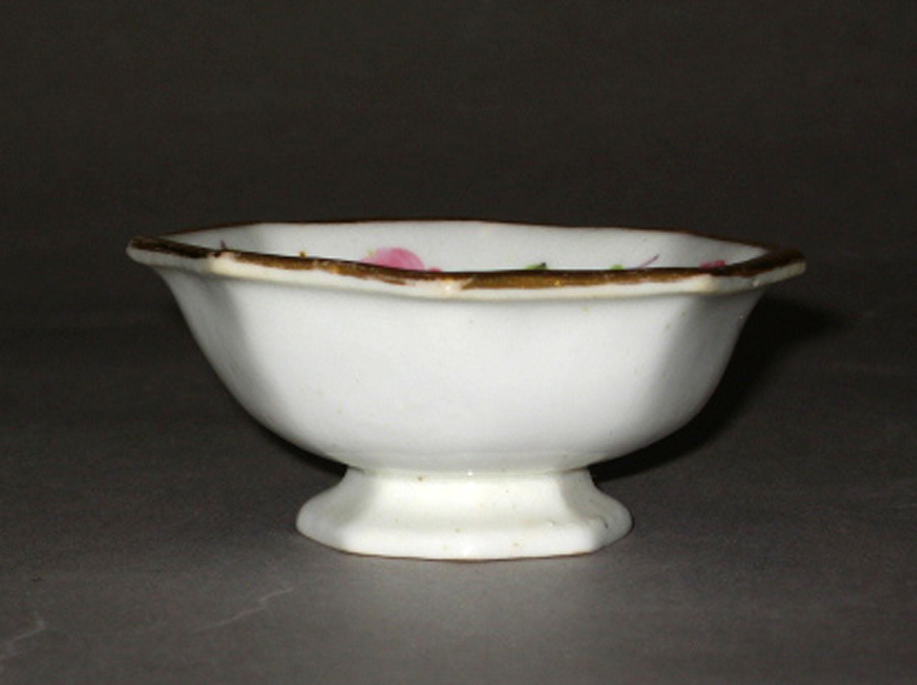 2003.0013.146 Bone-china dish (profile)