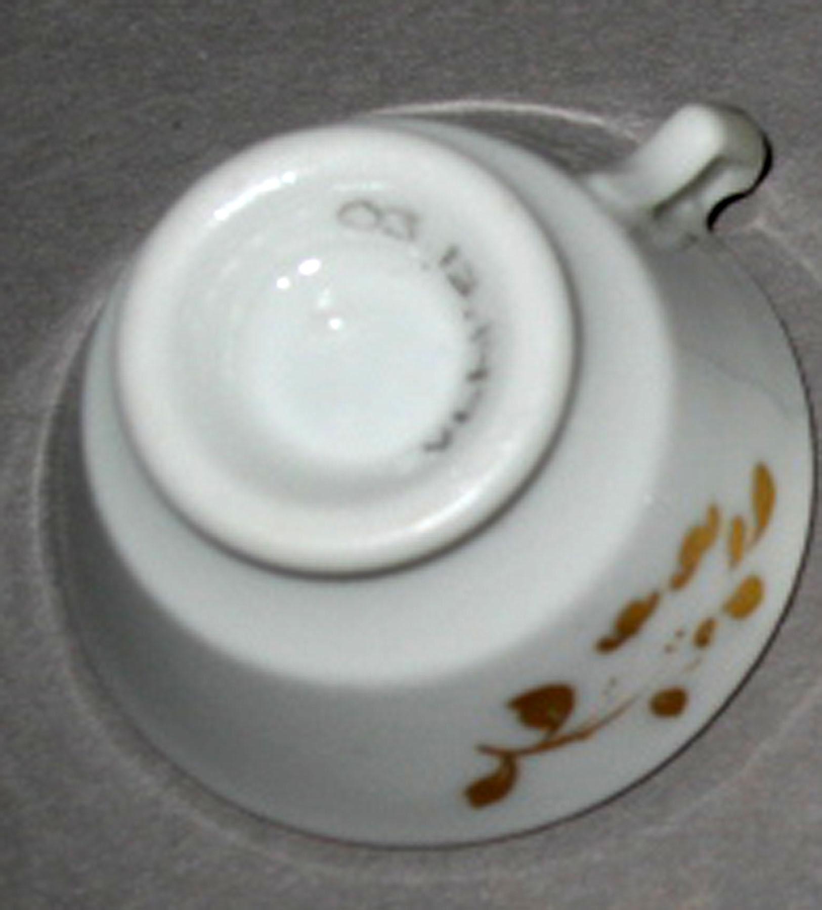 2003.0013.149 A Miniature teacup (underside)