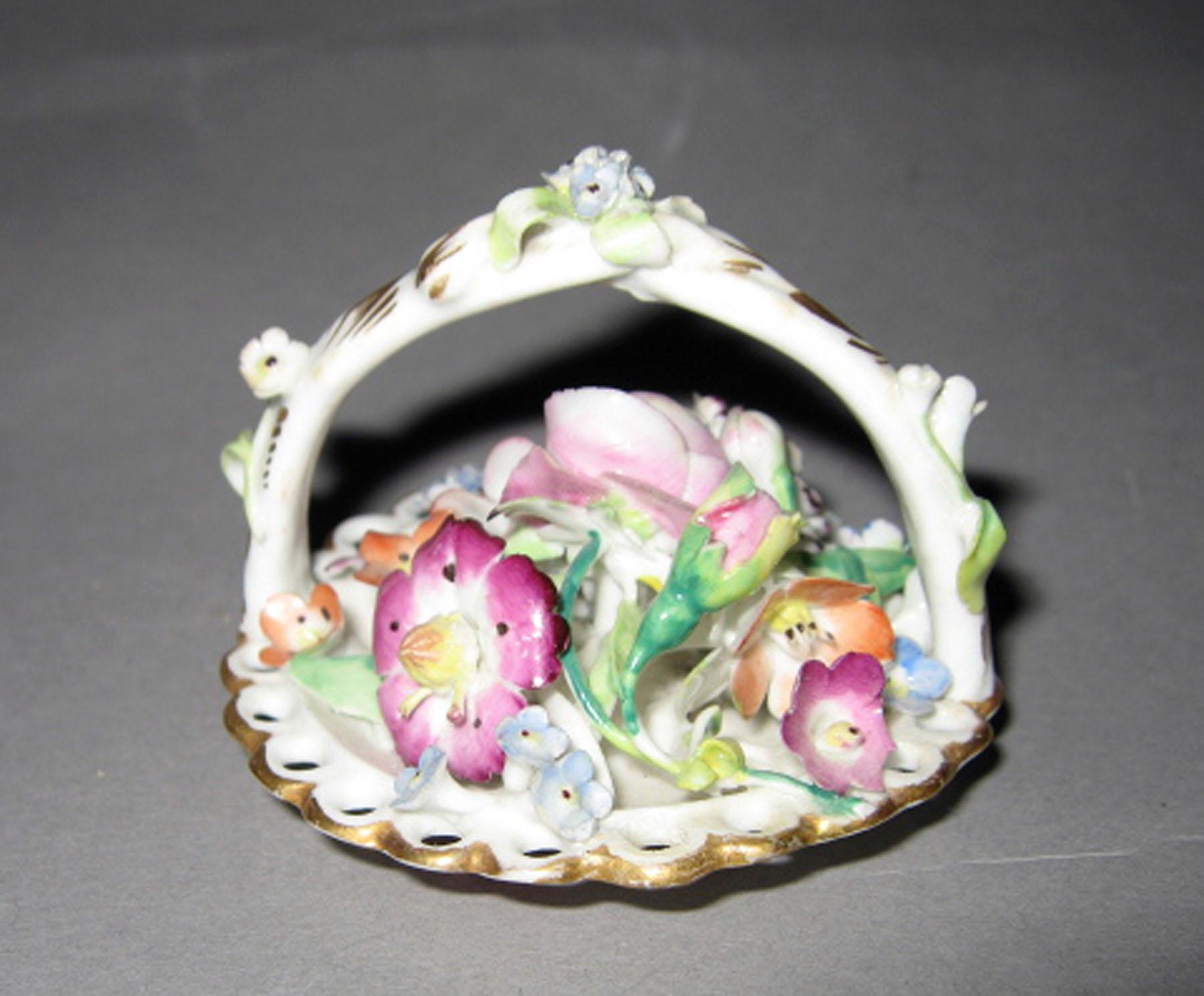 2003.0013.150 Porcelain miniature basket of flowers